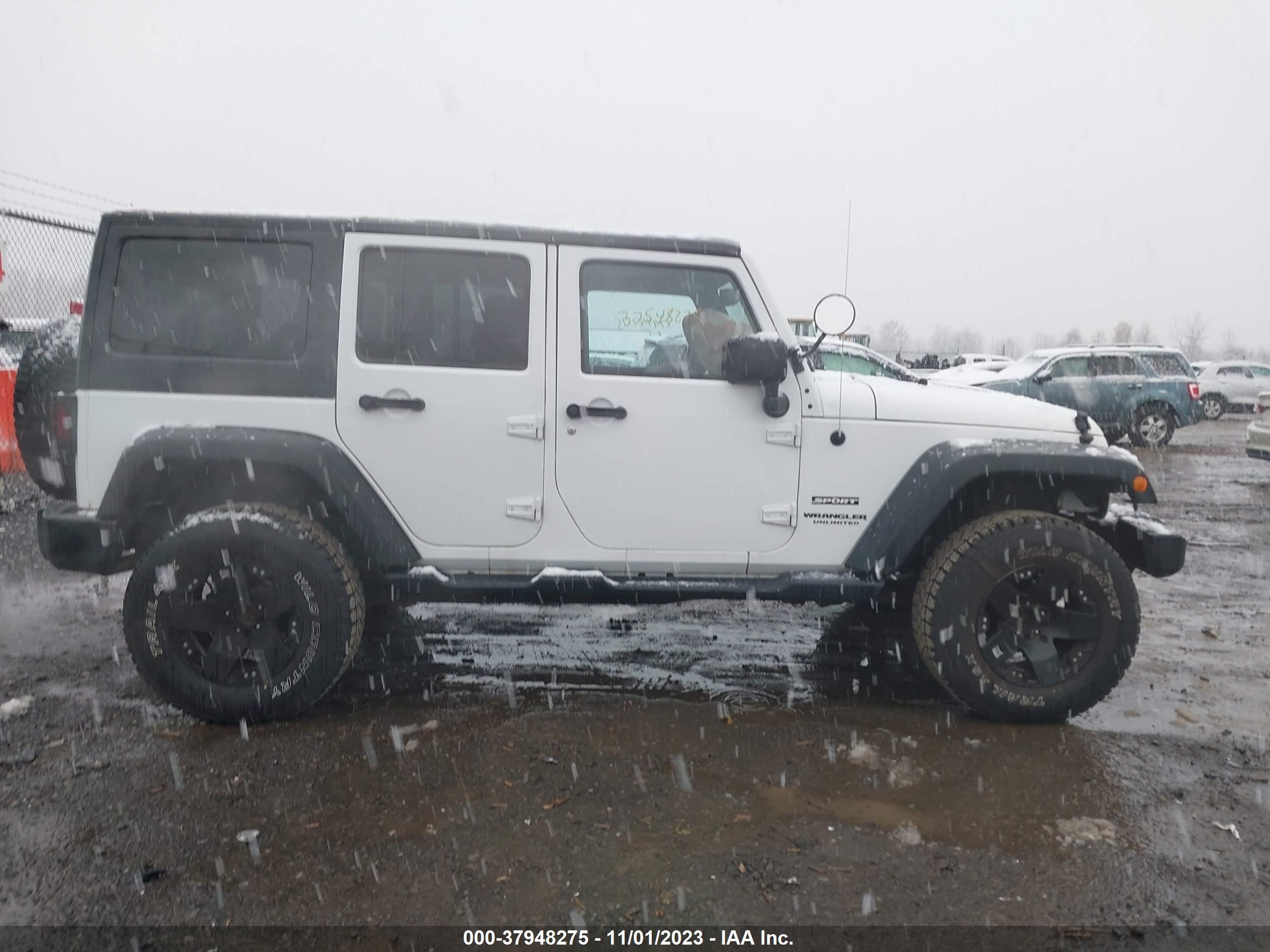 2014 Jeep Wrangler Unlimited Sport vin: 1C4BJWDG1EL110559