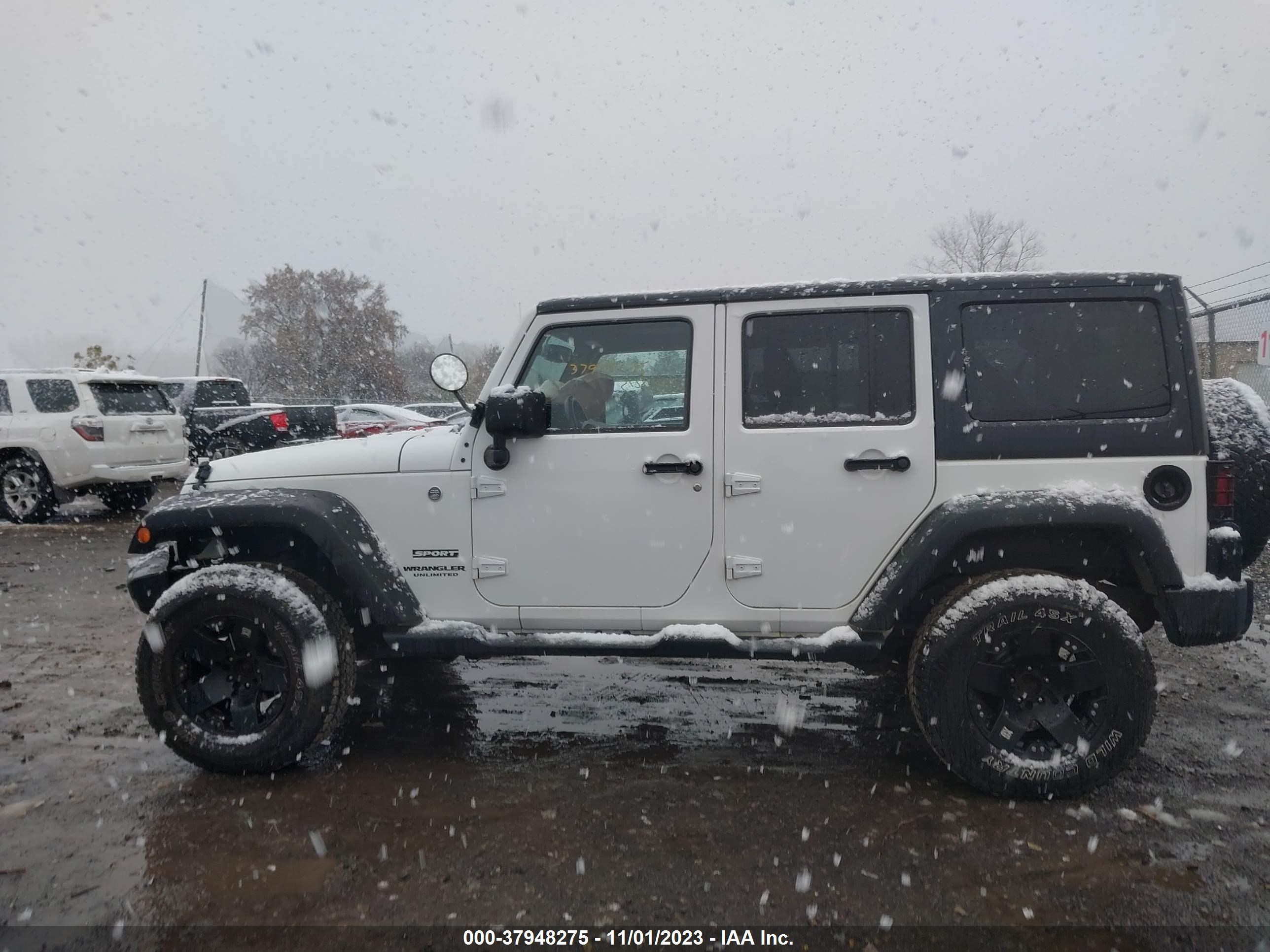 2014 Jeep Wrangler Unlimited Sport vin: 1C4BJWDG1EL110559