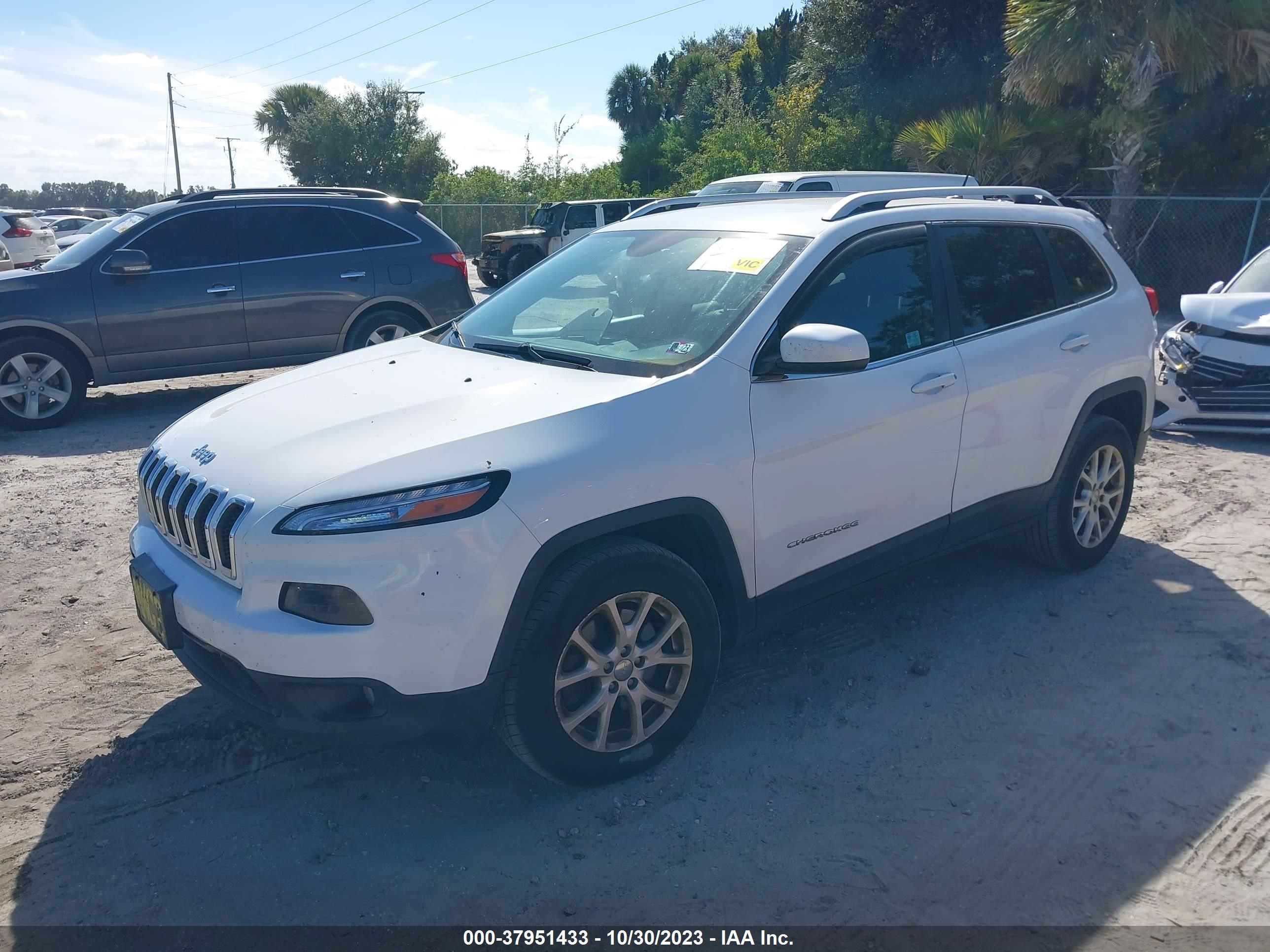 2015 Jeep Cherokee Latitude vin: 1C4PJMCS4FW625541