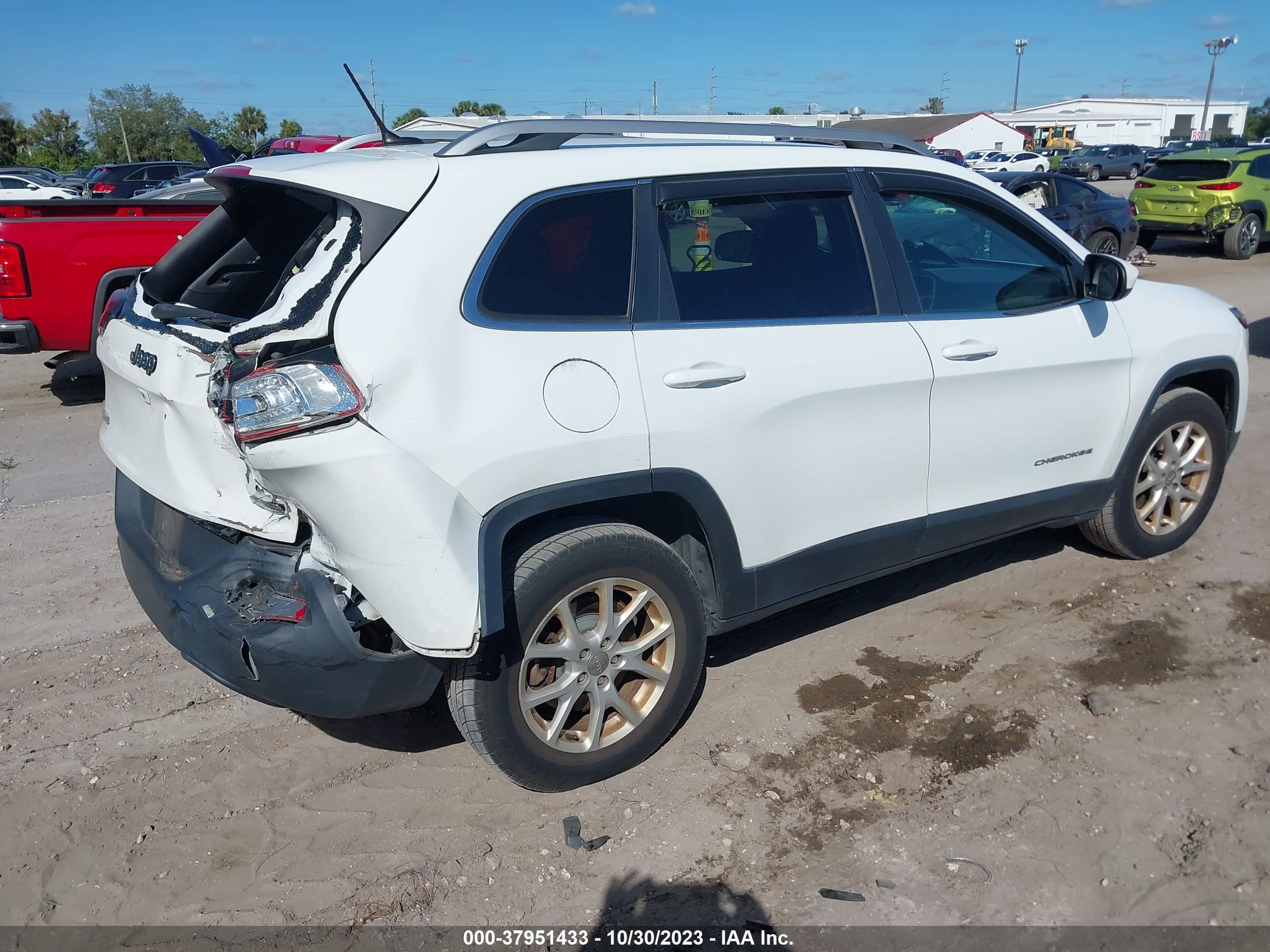 2015 Jeep Cherokee Latitude vin: 1C4PJMCS4FW625541