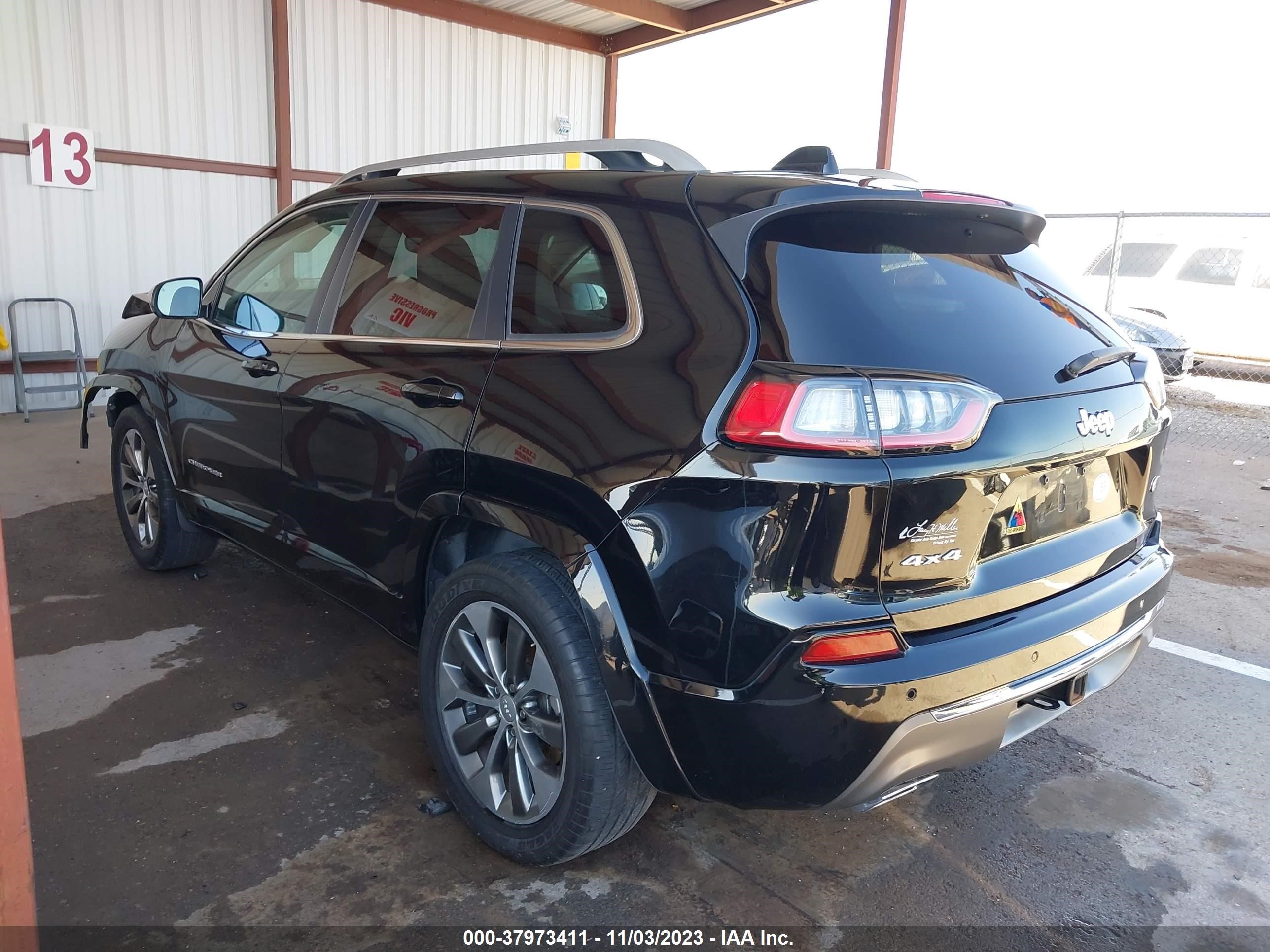 2019 Jeep Cherokee Overland 4X4 vin: 1C4PJMJX0KD331137