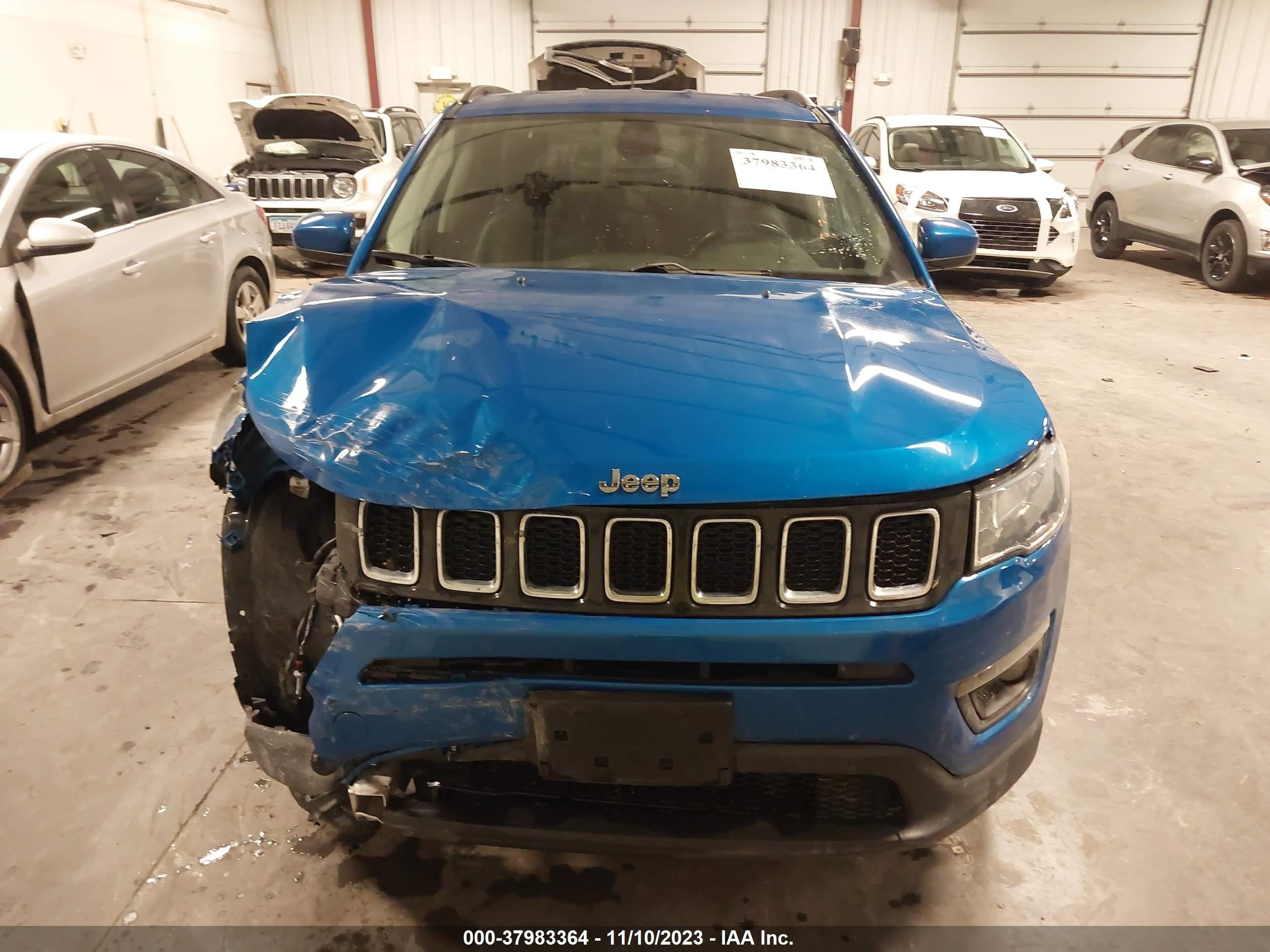 2020 Jeep Compass Latitude 4X4 vin: 3C4NJDBB1LT240979