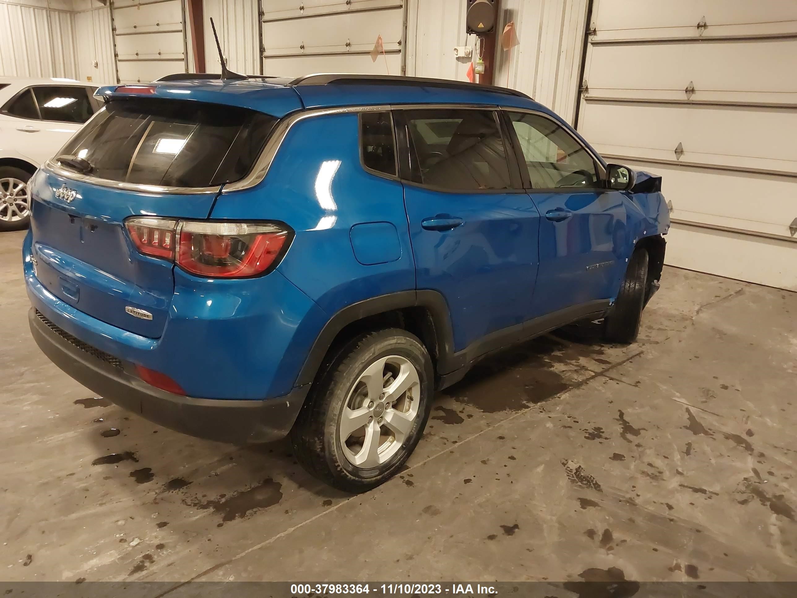 2020 Jeep Compass Latitude 4X4 vin: 3C4NJDBB1LT240979