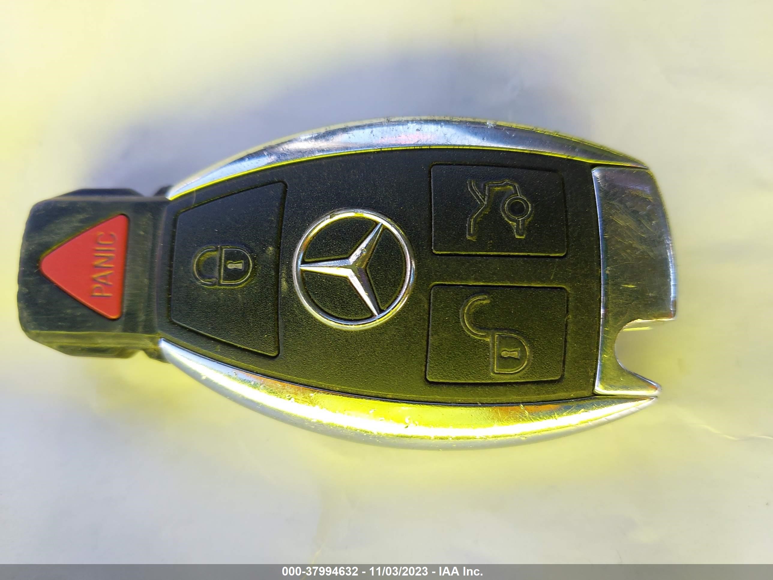 2014 Mercedes-Benz C 250 Luxury/Sport vin: WDDGF4HB7EA939454
