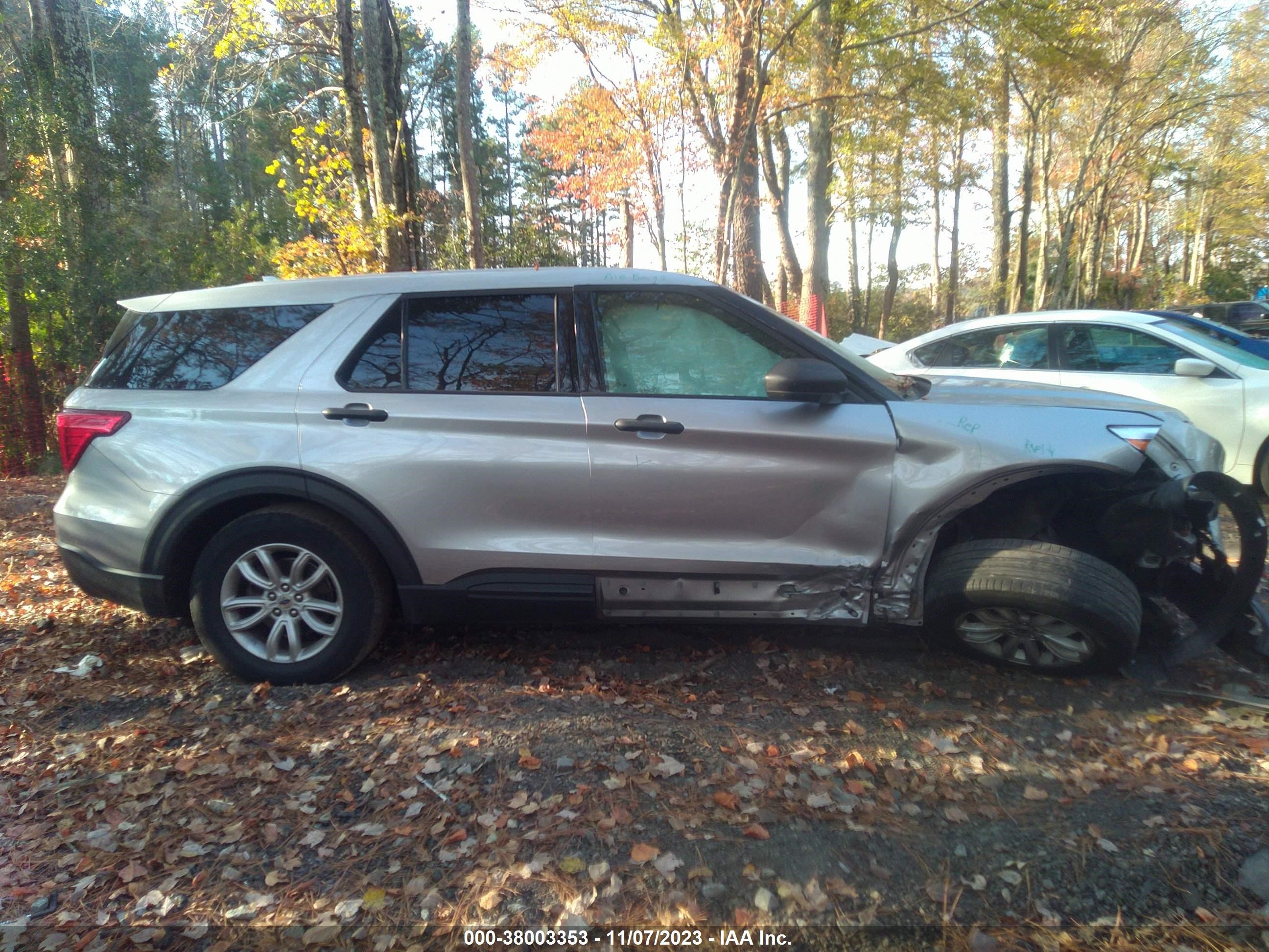 2020 Ford Explorer vin: 1FMSK7BH0LGD12521