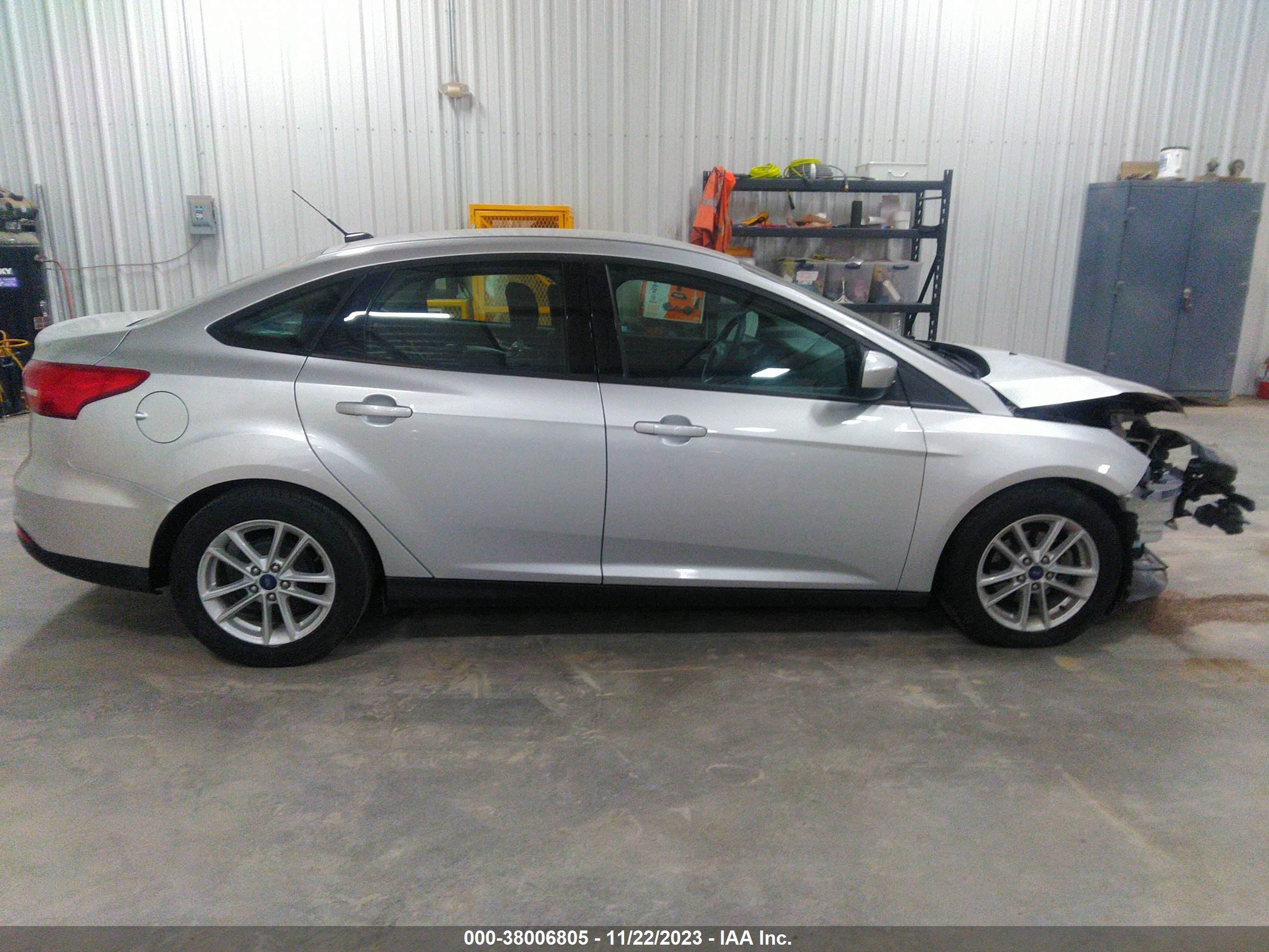 2018 Ford Focus Se vin: 1FADP3F20JL269743