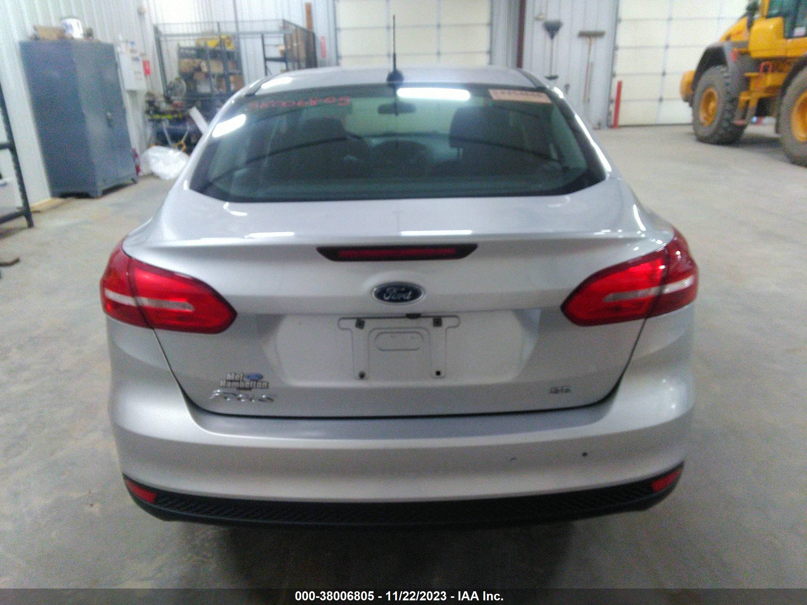 2018 Ford Focus Se vin: 1FADP3F20JL269743