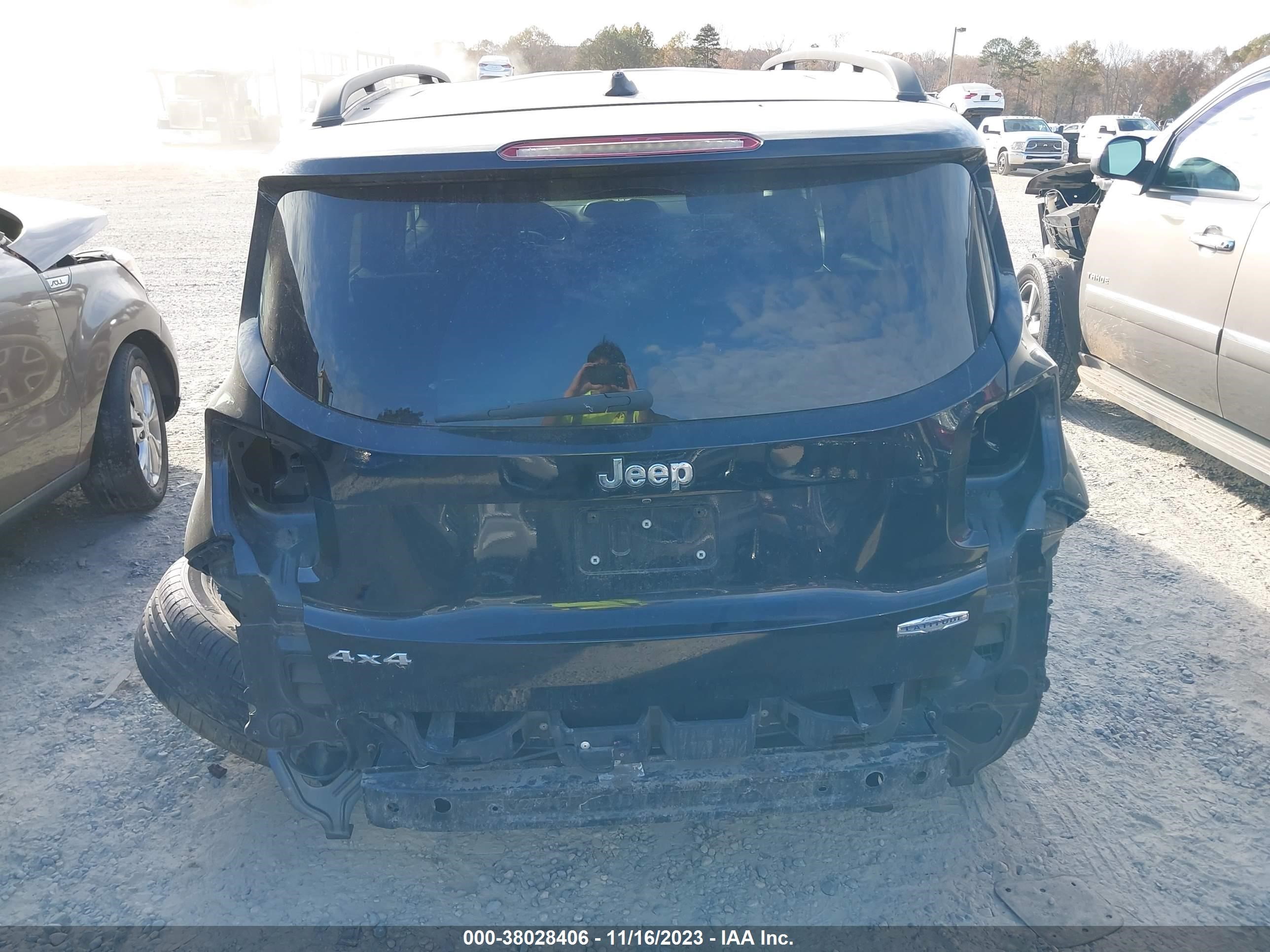 2016 Jeep Renegade Latitude vin: ZACCJBBT8GPC86505