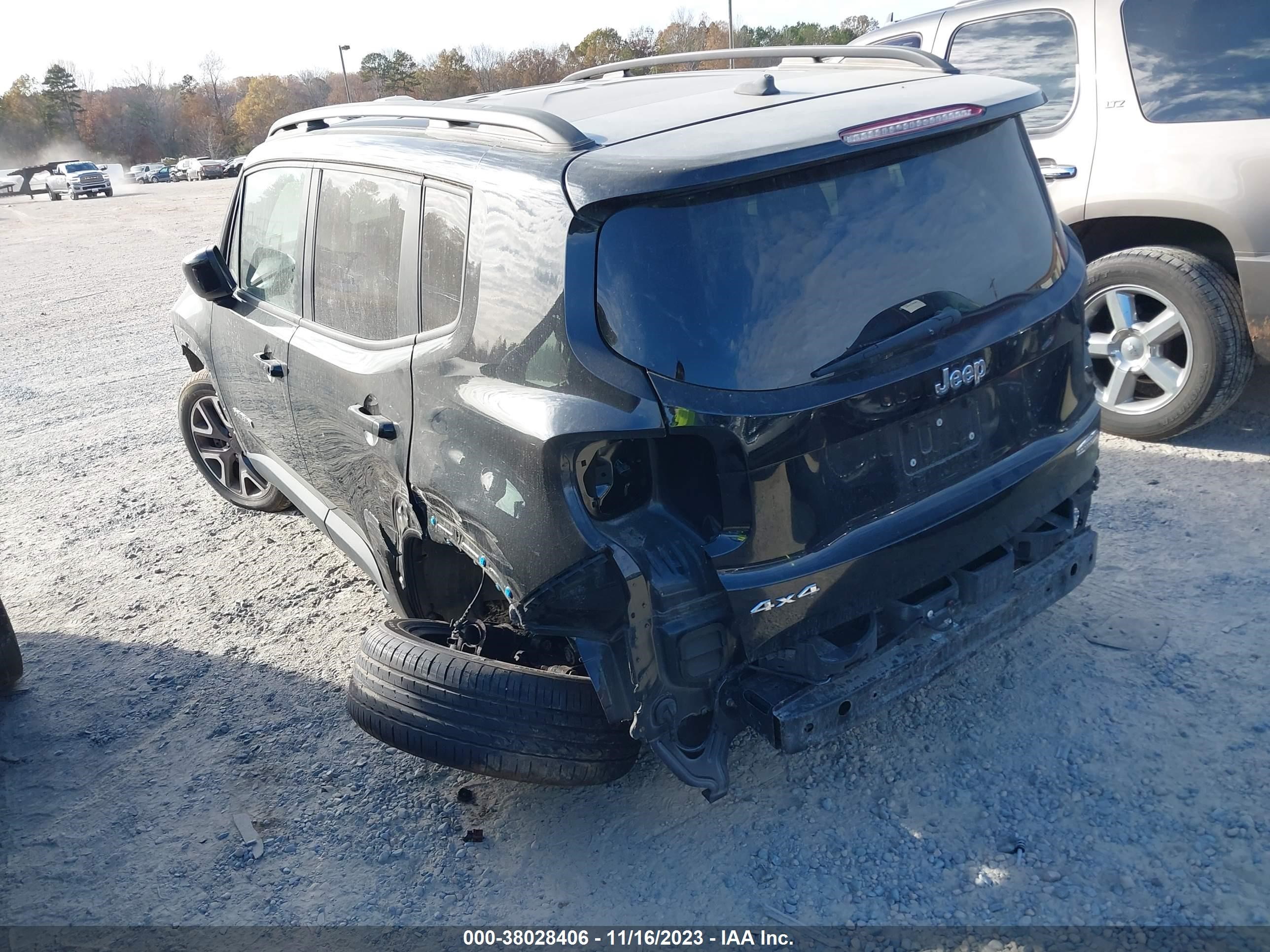 2016 Jeep Renegade Latitude vin: ZACCJBBT8GPC86505