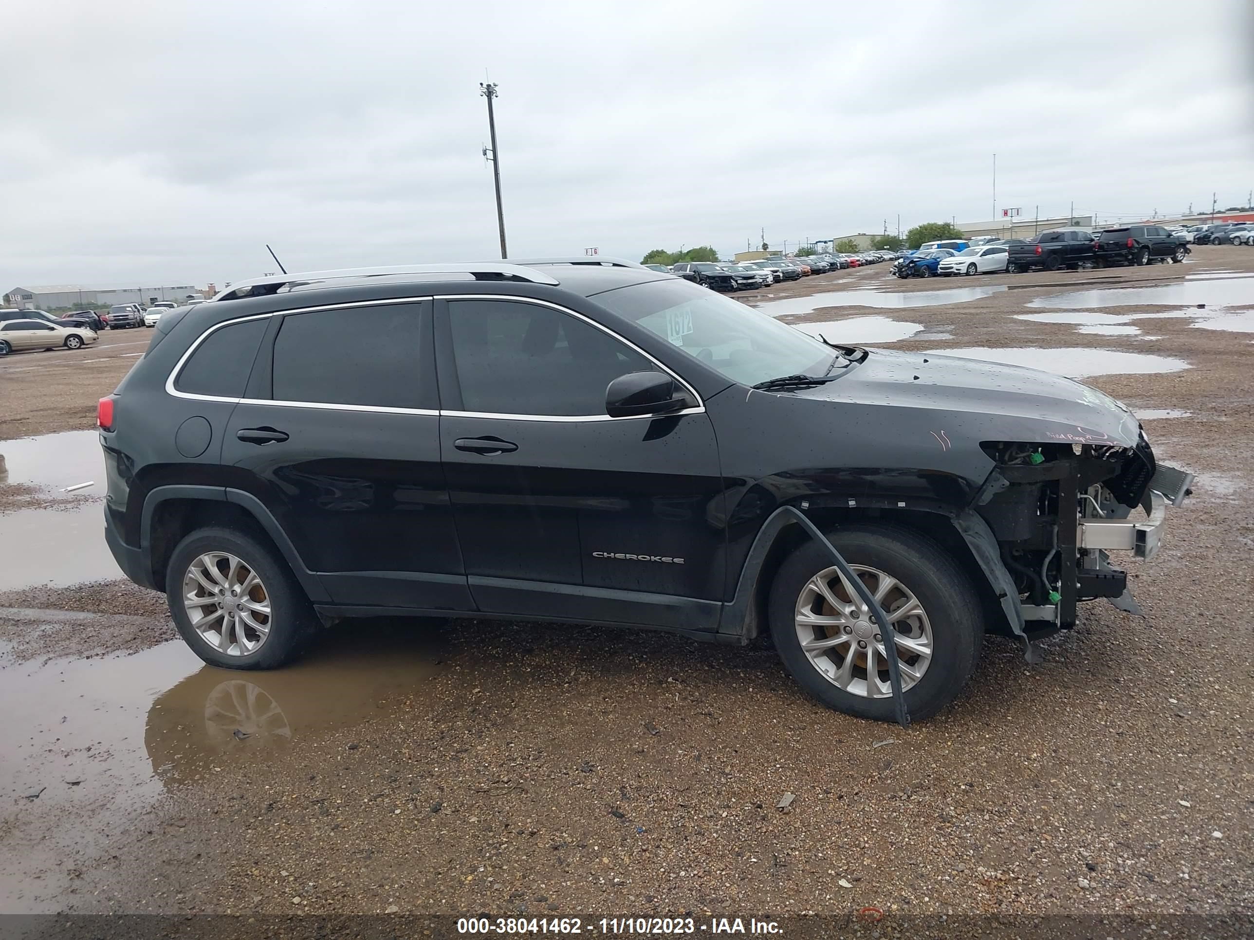 2018 Jeep Cherokee Latitude Fwd vin: 1C4PJLCB8JD503974