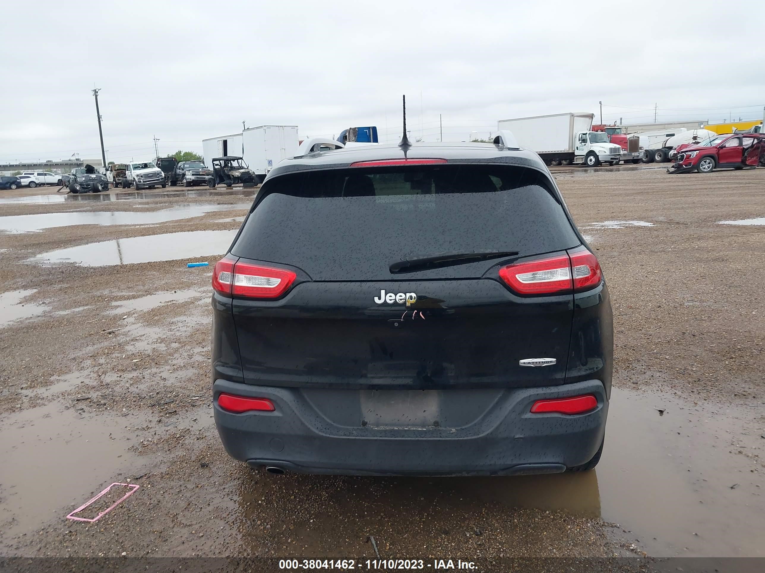 2018 Jeep Cherokee Latitude Fwd vin: 1C4PJLCB8JD503974