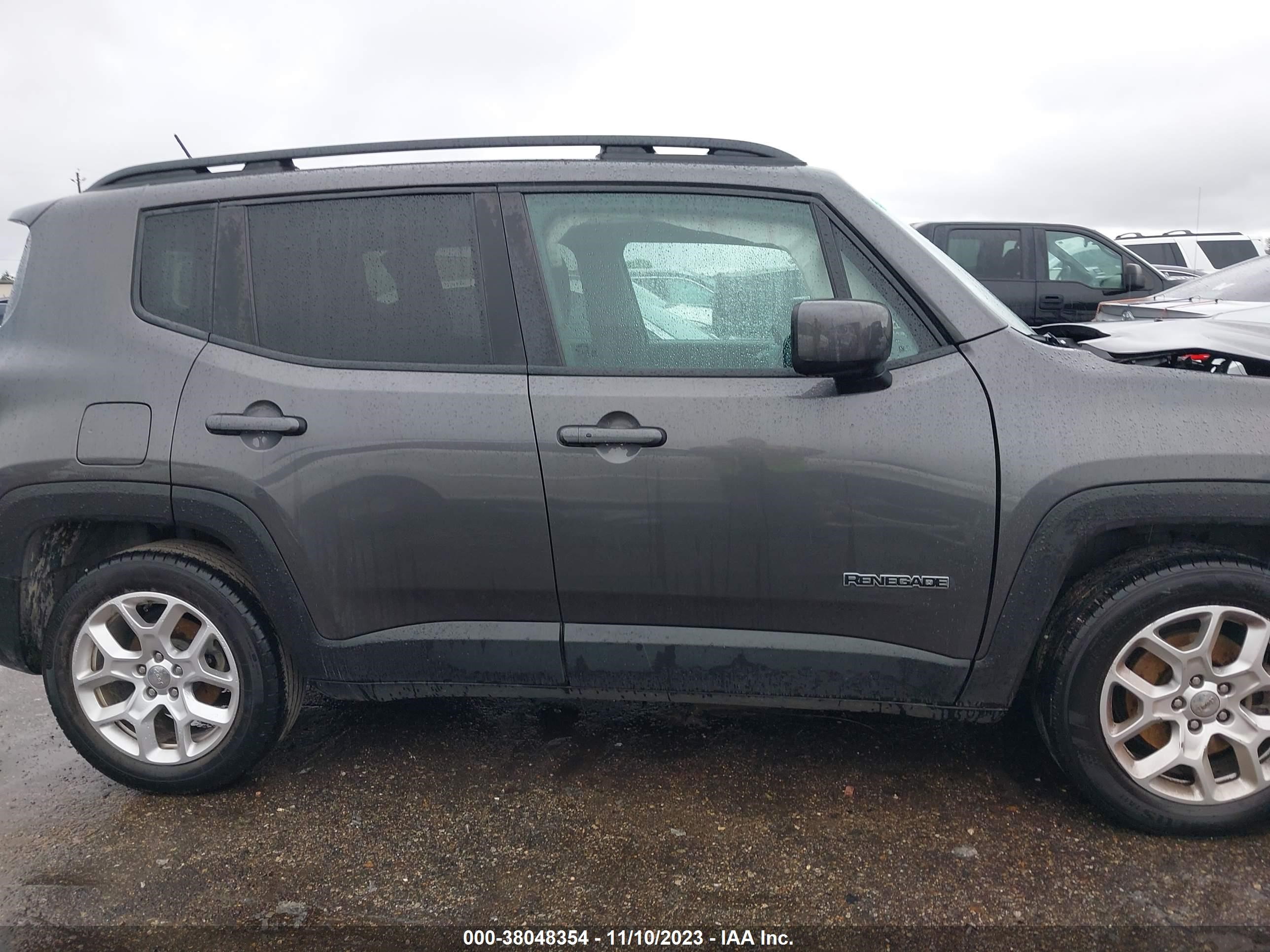 2017 Jeep Renegade Latitude vin: ZACCJABB6HPE95549