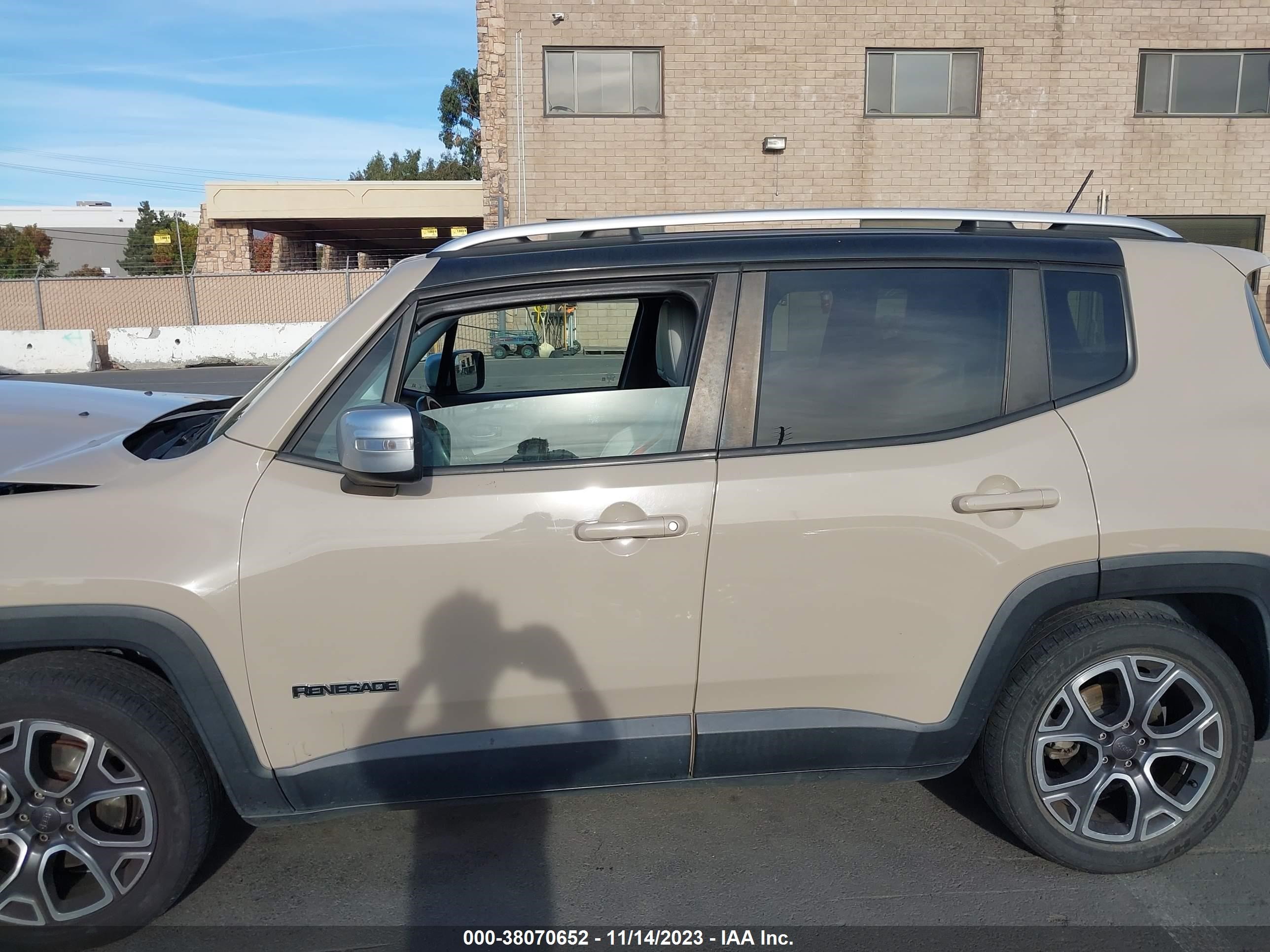 2015 Jeep Renegade Limited vin: ZACCJADT6FPC33694