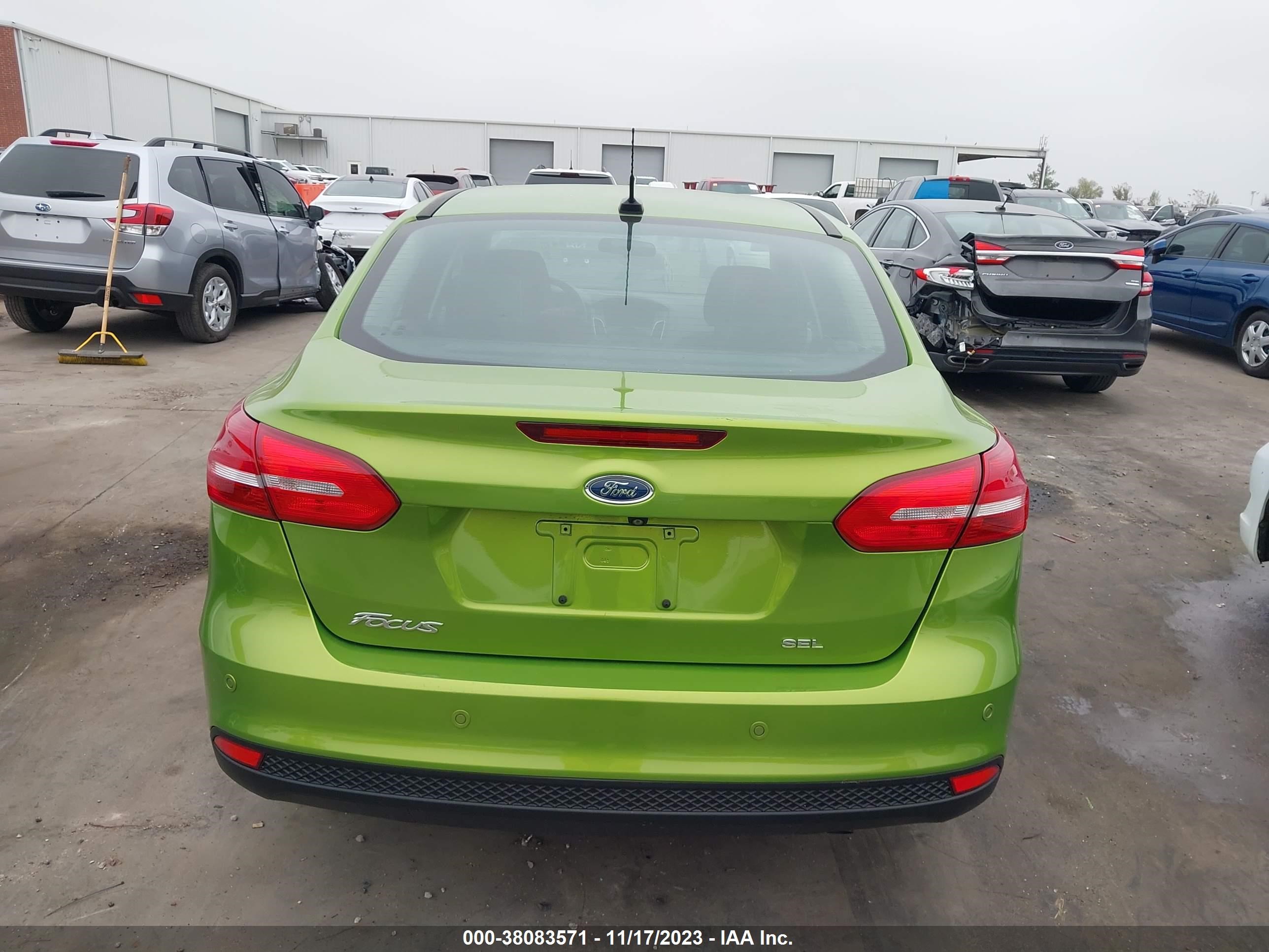 2018 Ford Focus Sel vin: 1FADP3H29JL261668