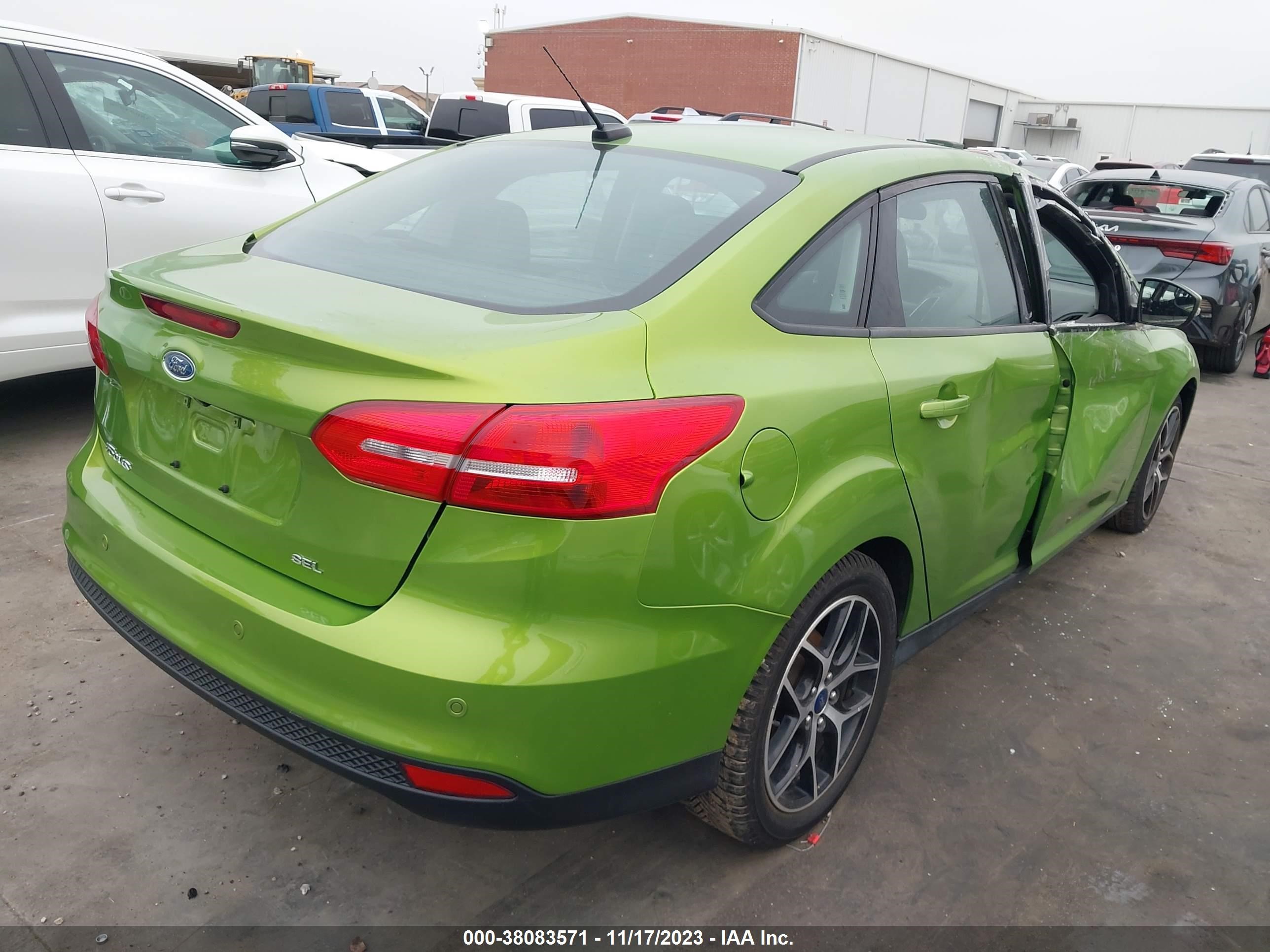 2018 Ford Focus Sel vin: 1FADP3H29JL261668