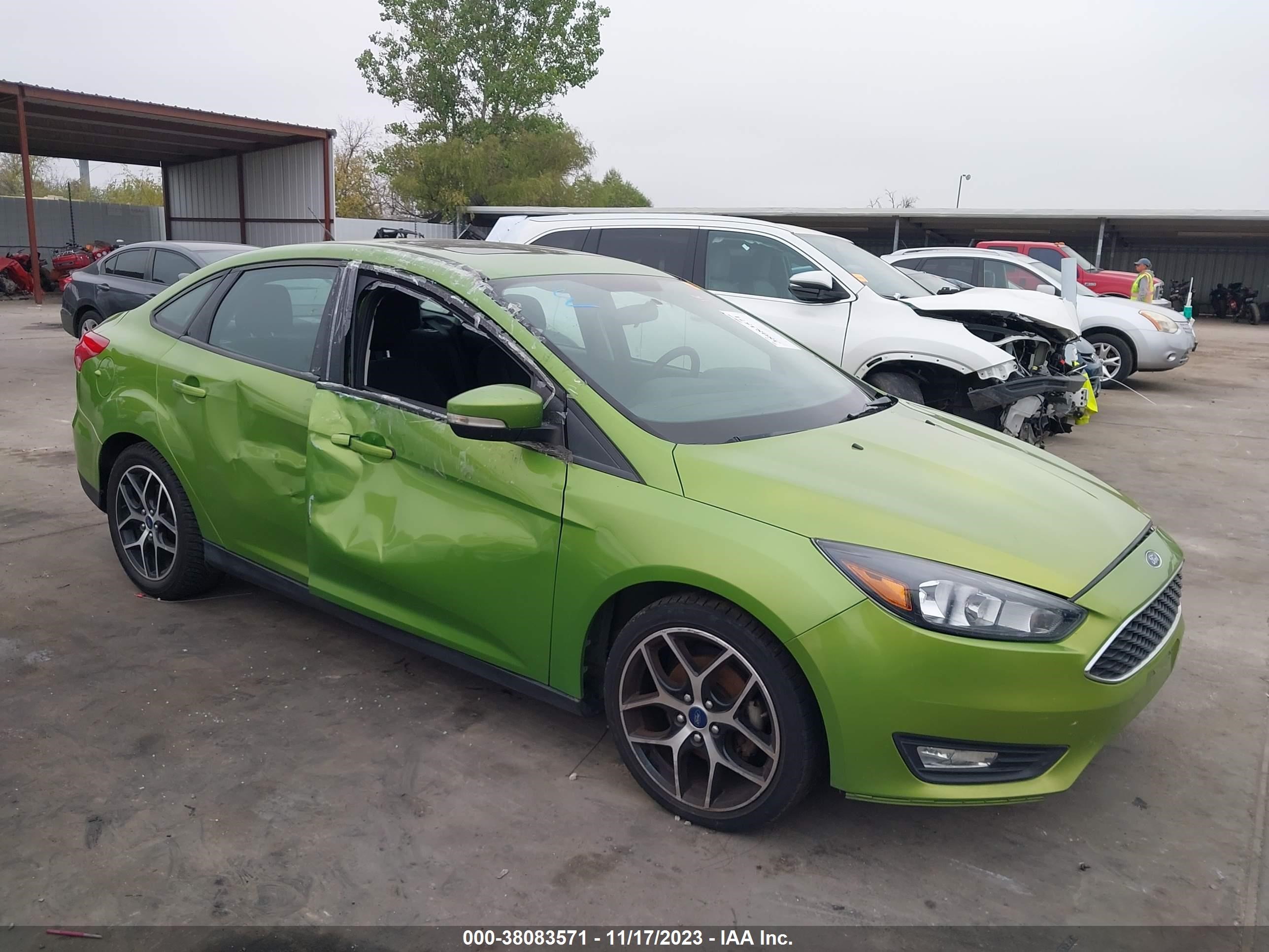 2018 Ford Focus Sel vin: 1FADP3H29JL261668