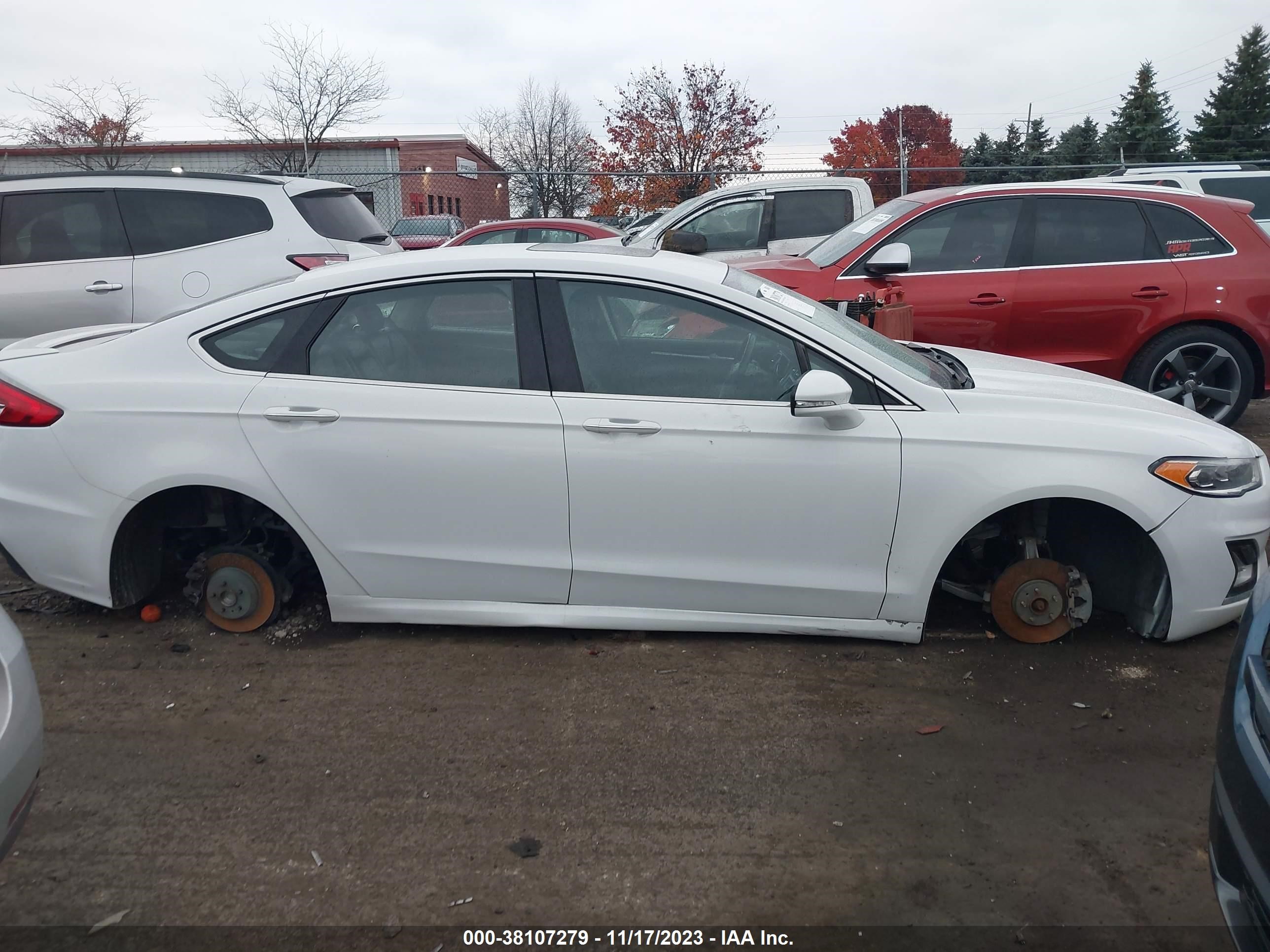 2019 Ford Fusion Titanium vin: 3FA6P0K95KR261070