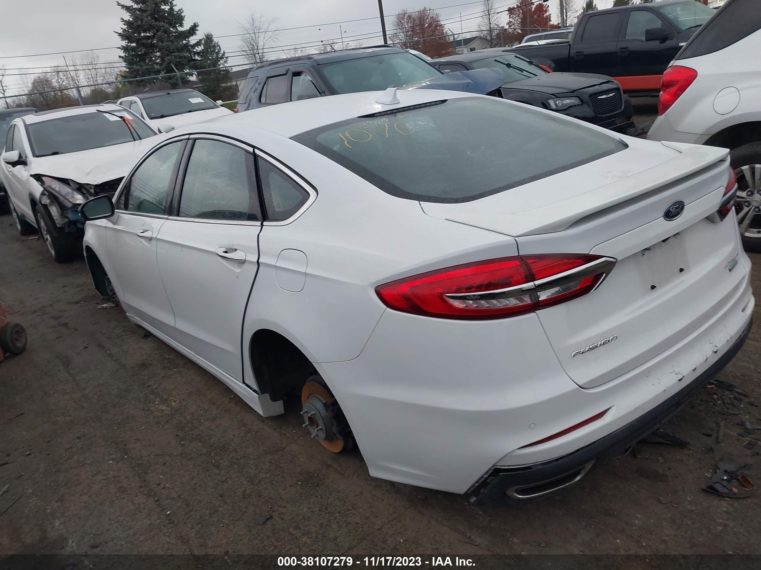 2019 Ford Fusion Titanium vin: 3FA6P0K95KR261070