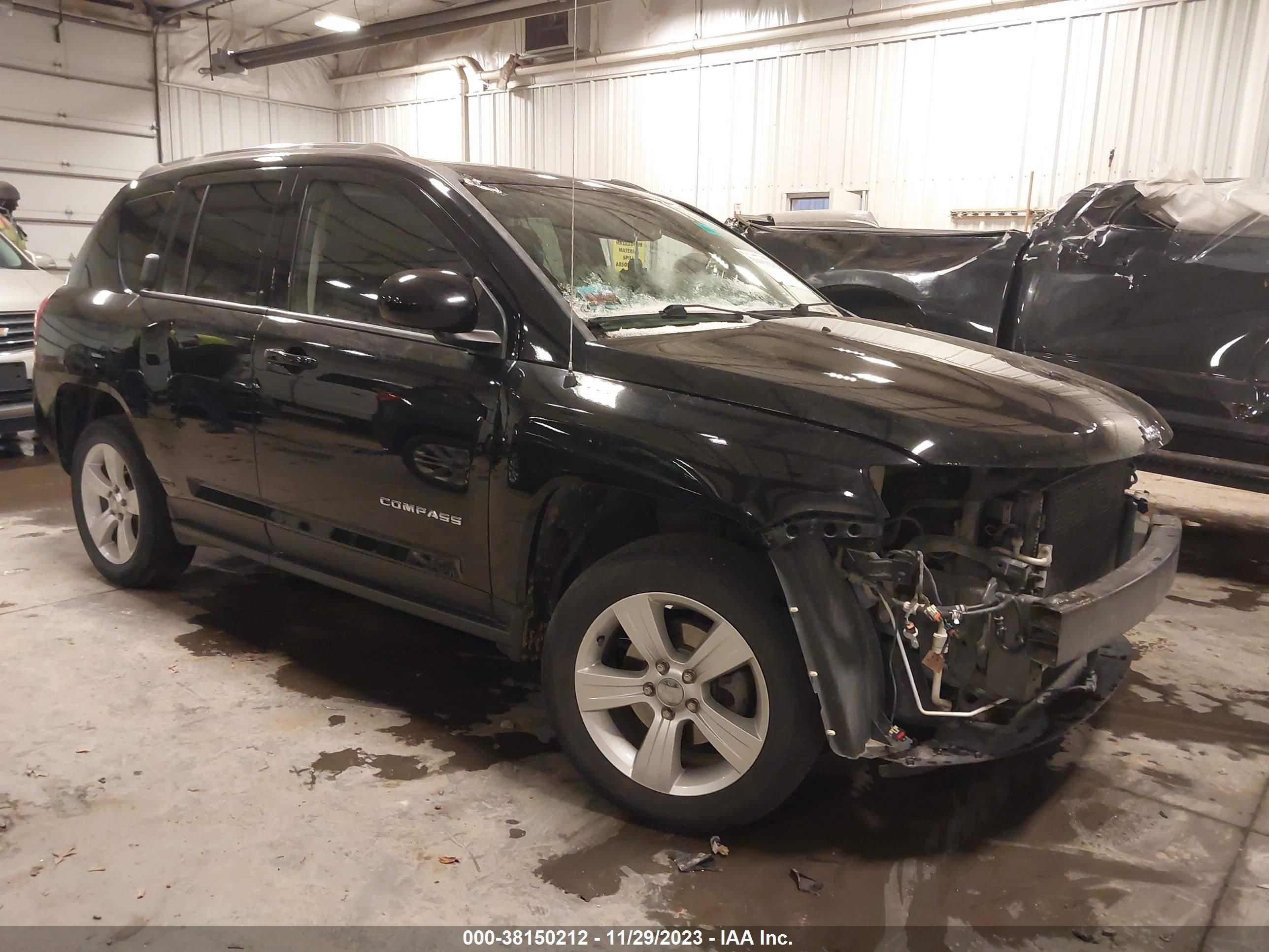 2015 Jeep Compass Latitude vin: 1C4NJCEA8FD198575