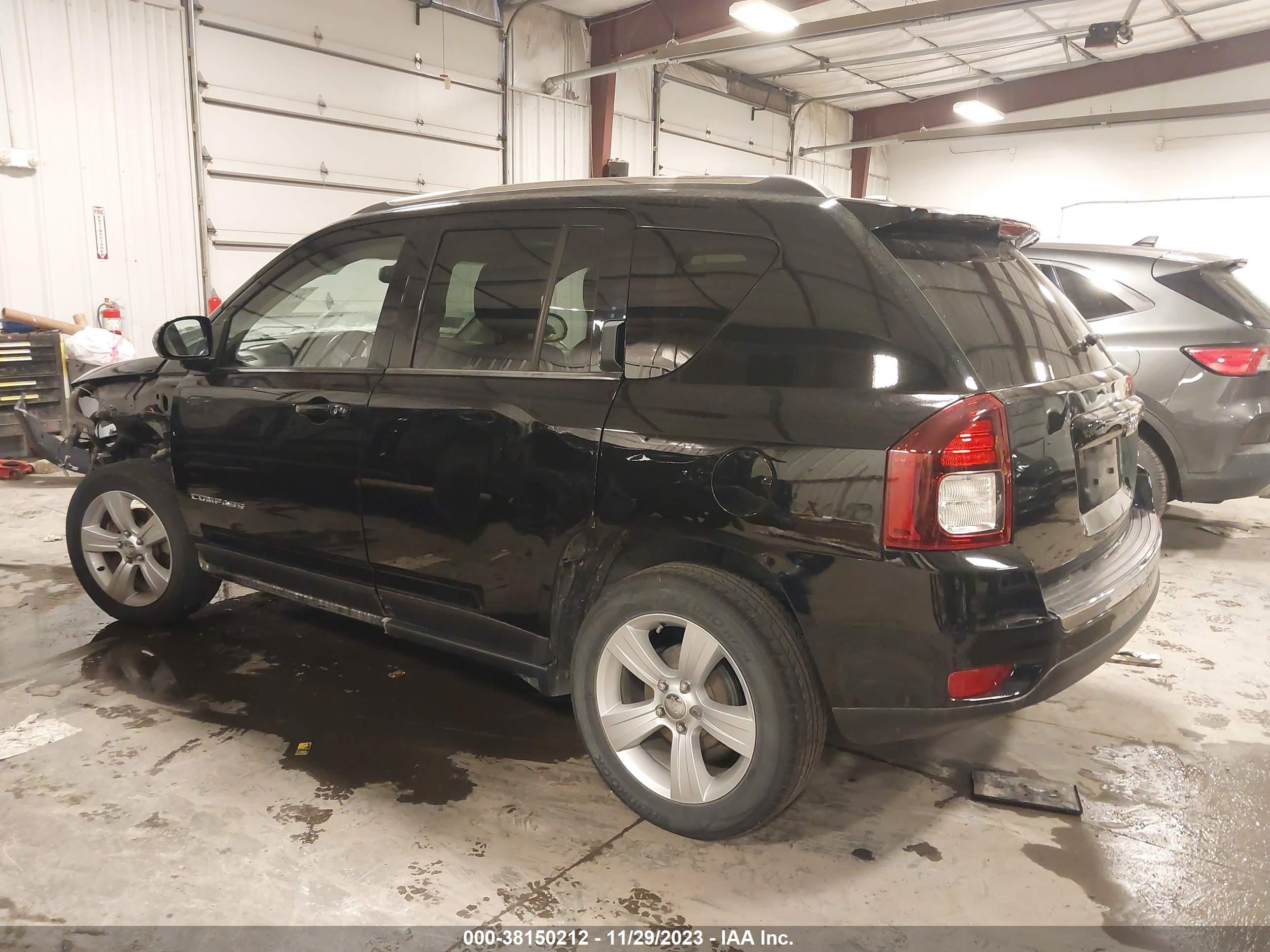 2015 Jeep Compass Latitude vin: 1C4NJCEA8FD198575