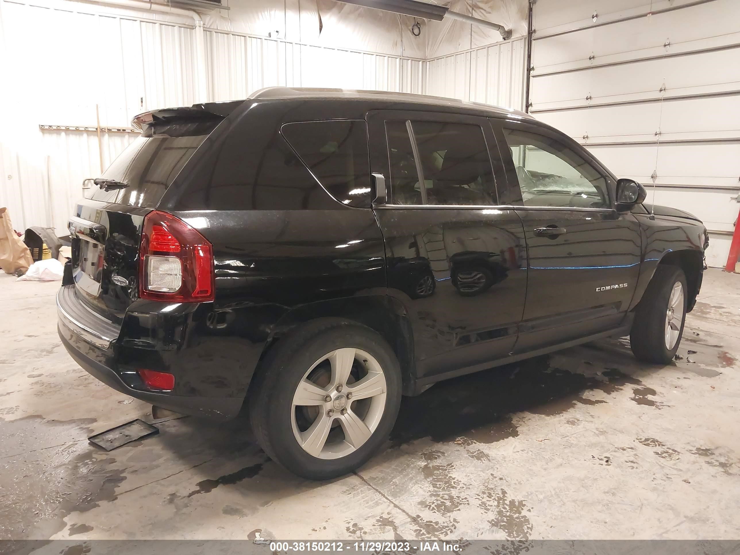 2015 Jeep Compass Latitude vin: 1C4NJCEA8FD198575