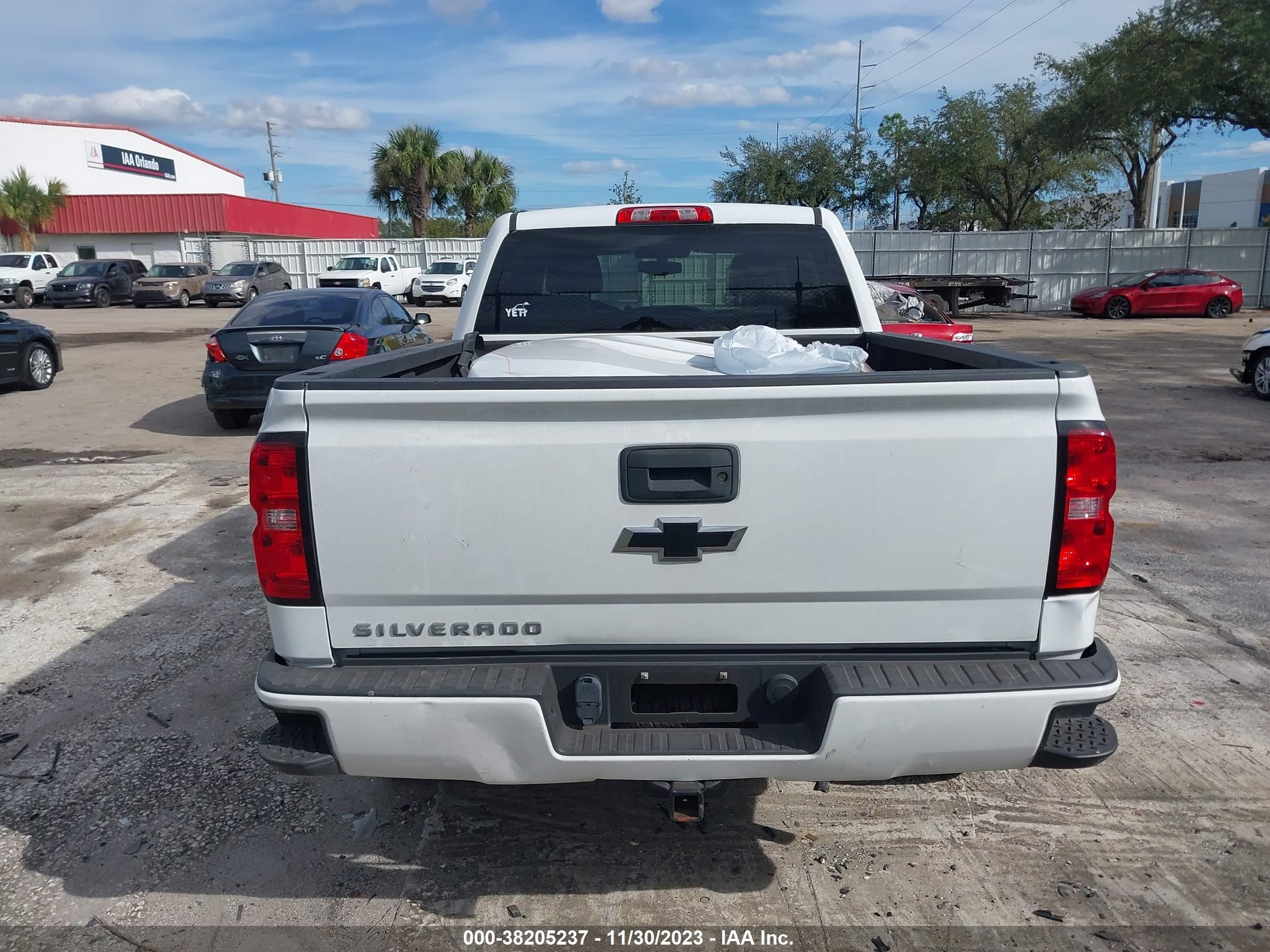 2018 Chevrolet Silverado 1500 Silverado Custom vin: 1GCRCPEH6JZ292708