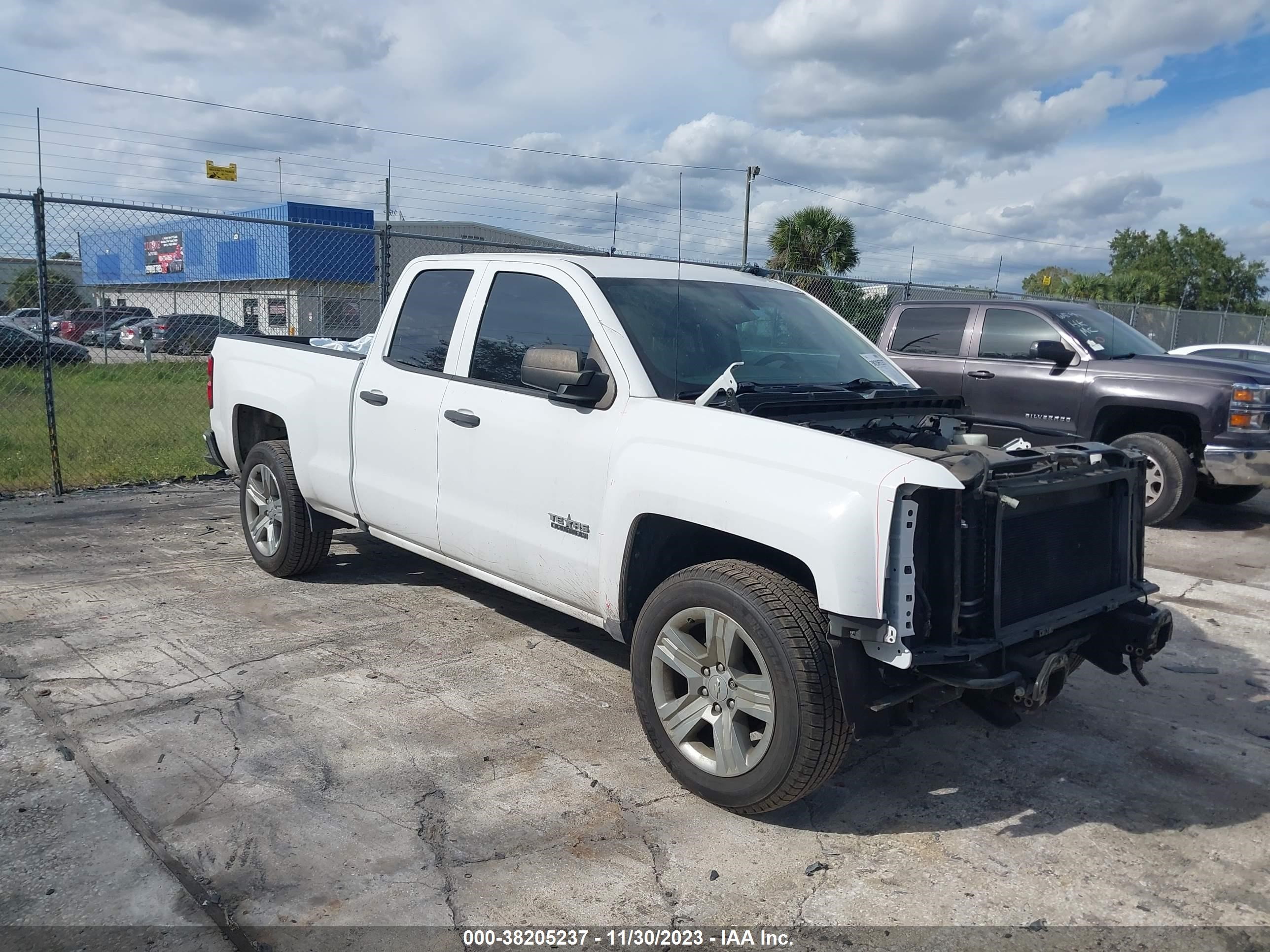 2018 Chevrolet Silverado 1500 Silverado Custom vin: 1GCRCPEH6JZ292708