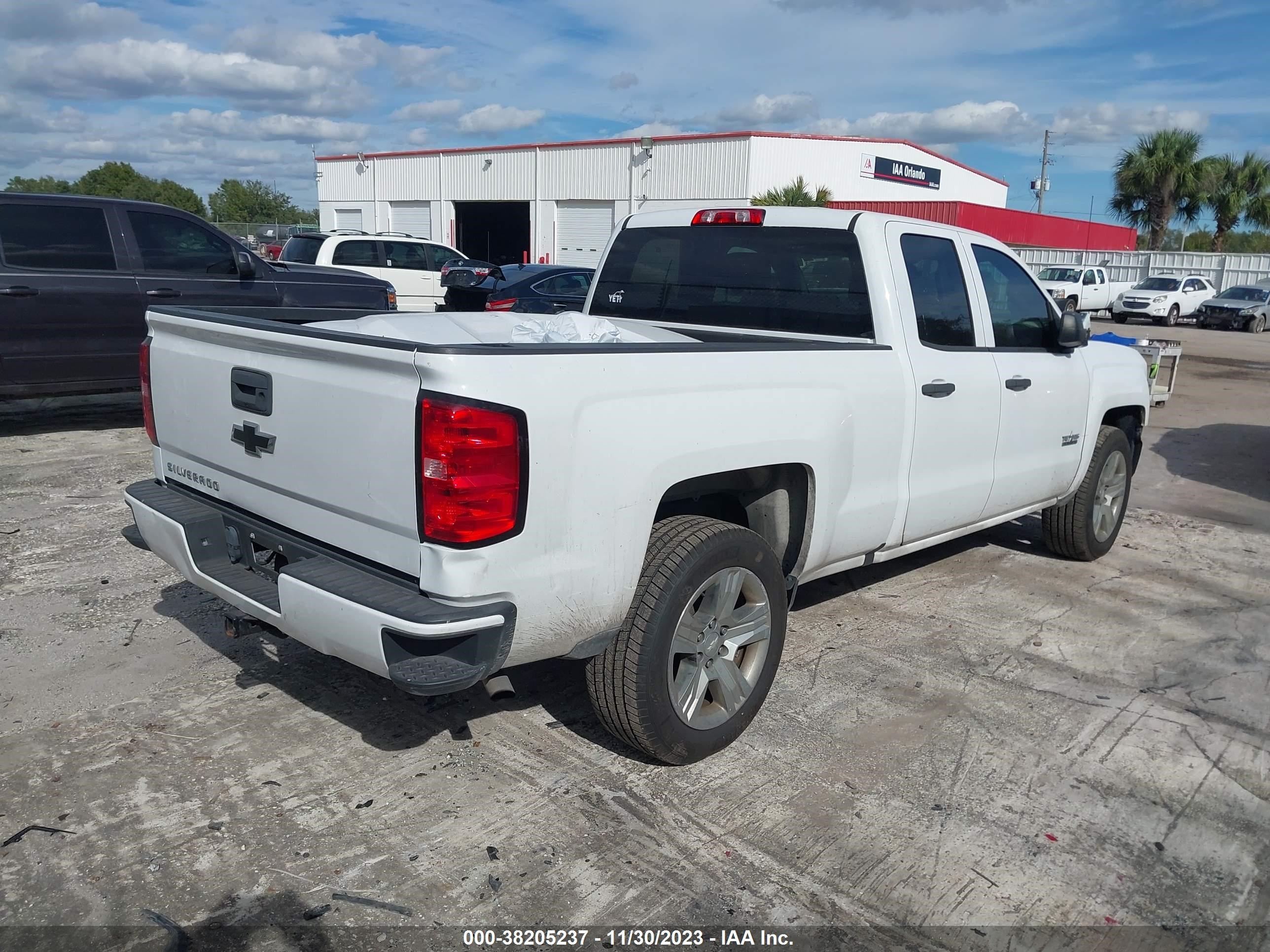 2018 Chevrolet Silverado 1500 Silverado Custom vin: 1GCRCPEH6JZ292708