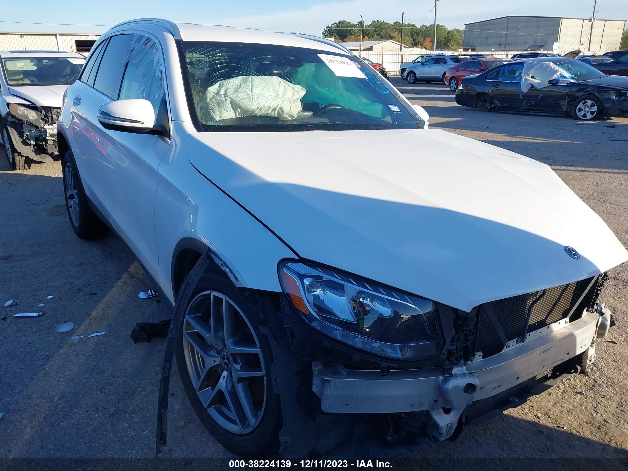 2019 Mercedes-Benz Glc 300 vin: WDC0G4JB7KV147273