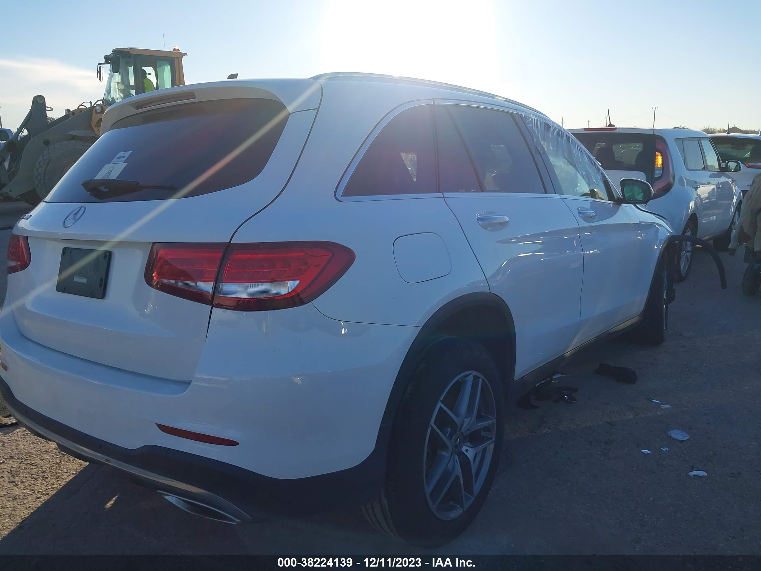 2019 Mercedes-Benz Glc 300 vin: WDC0G4JB7KV147273