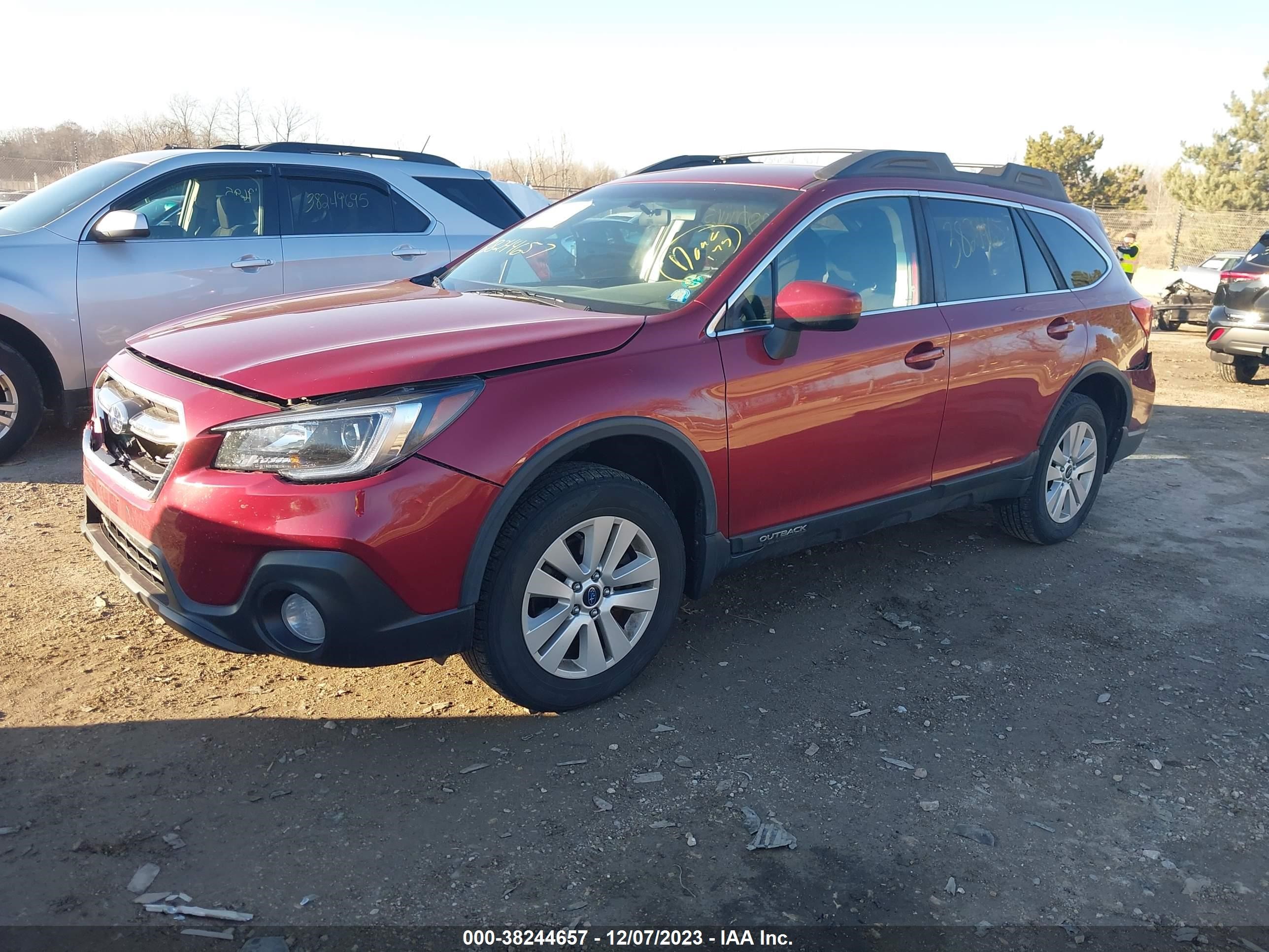 2018 Subaru Outback 2.5I Premium vin: 4S4BSACC1J3236151