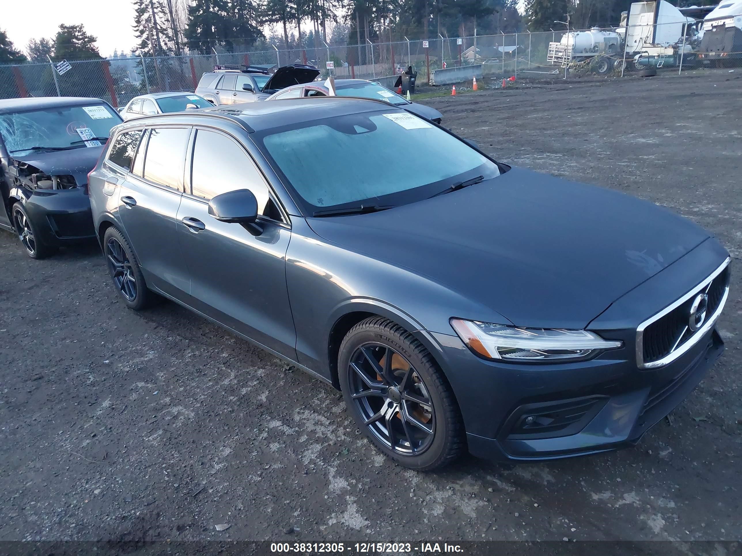 2020 Volvo V60 T5 Momentum vin: YV1102EK6L2387926