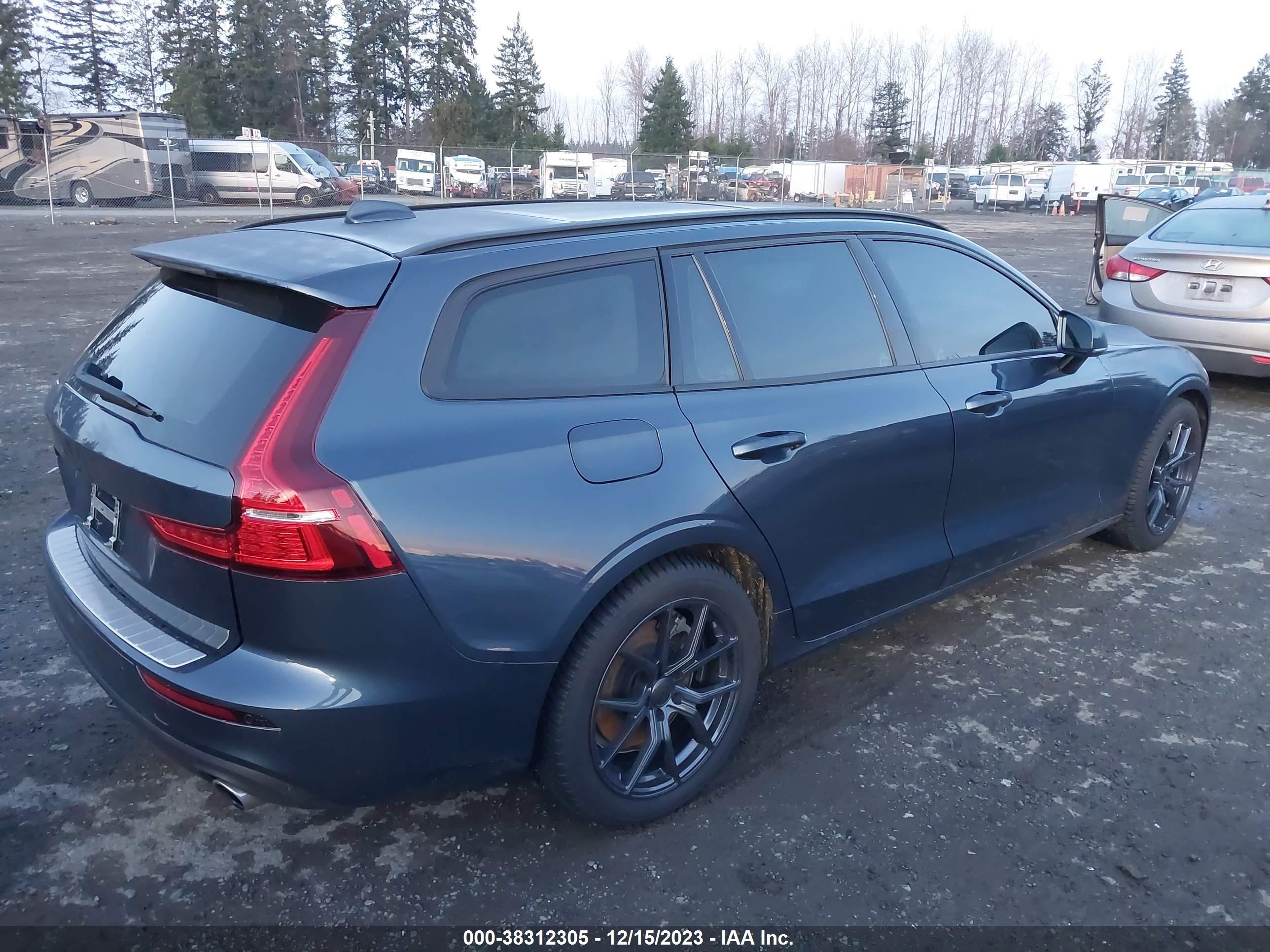 2020 Volvo V60 T5 Momentum vin: YV1102EK6L2387926