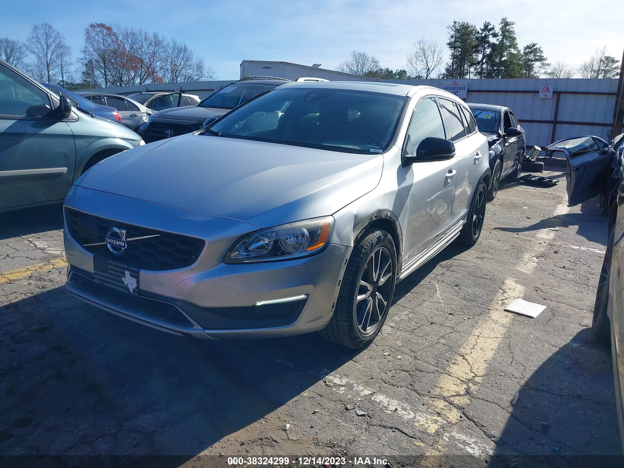 2016 Volvo V60 Cross Country T5 vin: YV4612HKXG1003384