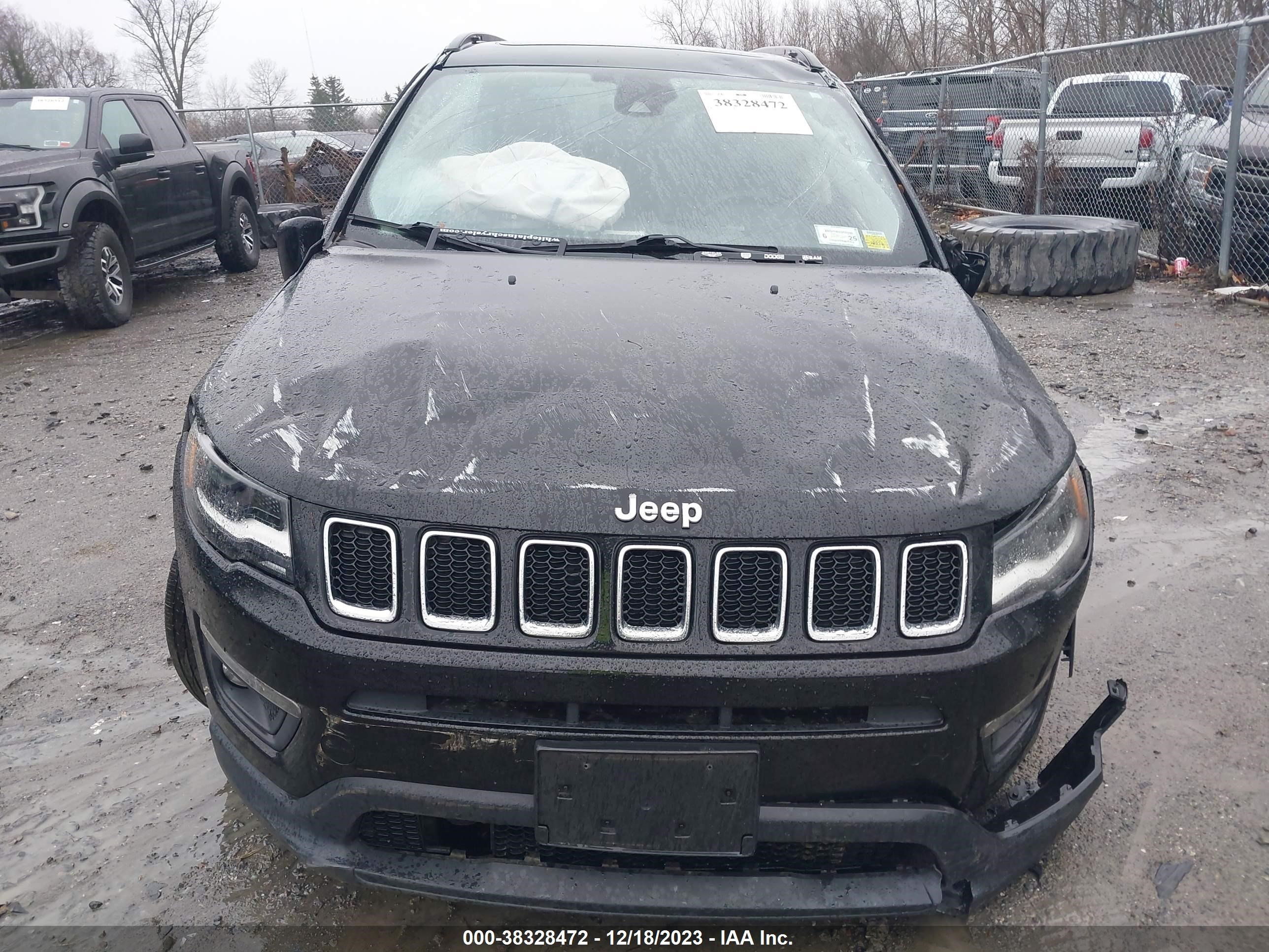 2018 Jeep Compass Latitude 4X4 vin: 3C4NJDBB8JT337125