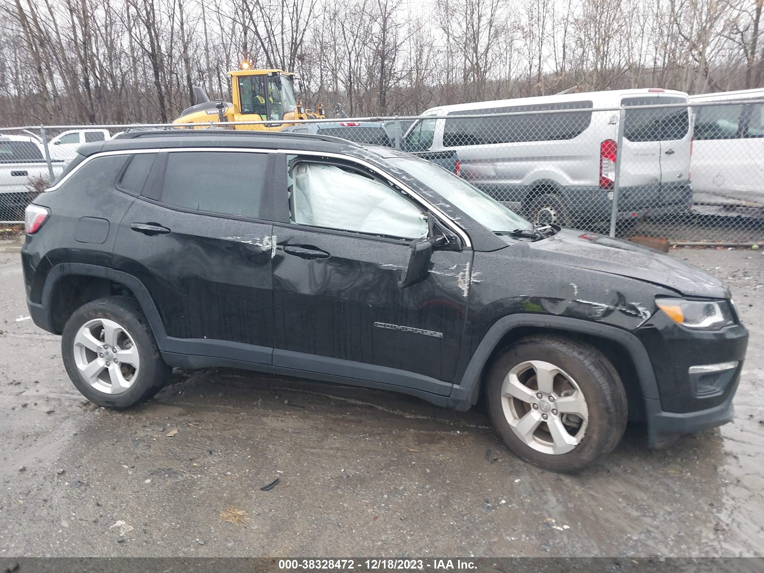 2018 Jeep Compass Latitude 4X4 vin: 3C4NJDBB8JT337125