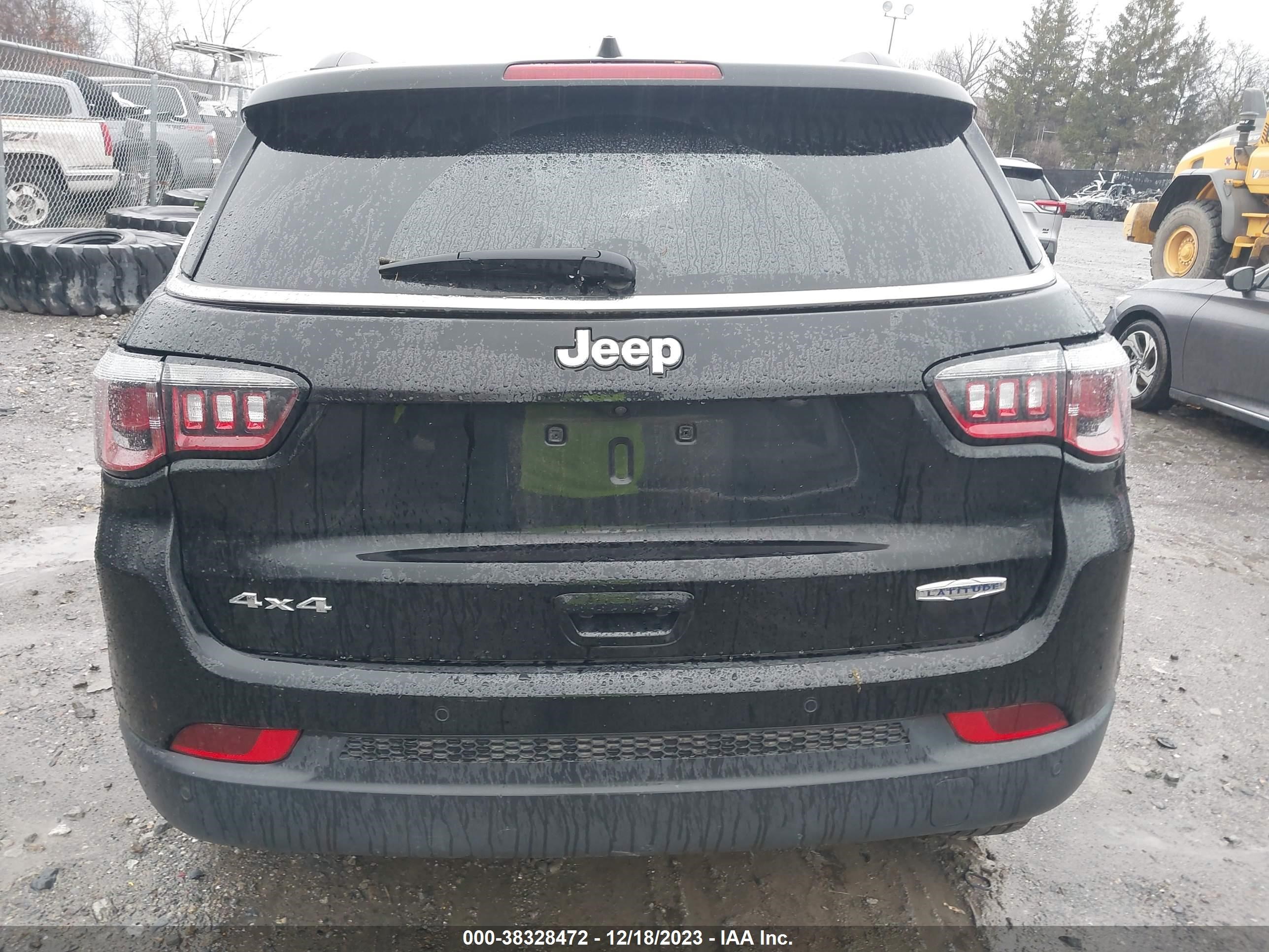 2018 Jeep Compass Latitude 4X4 vin: 3C4NJDBB8JT337125