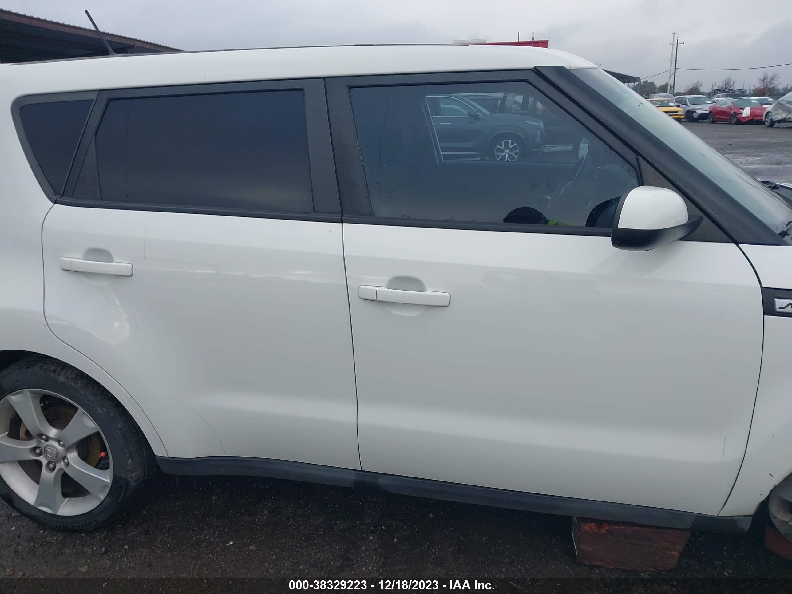 2016 Kia Soul vin: KNDJN2A26G7357749