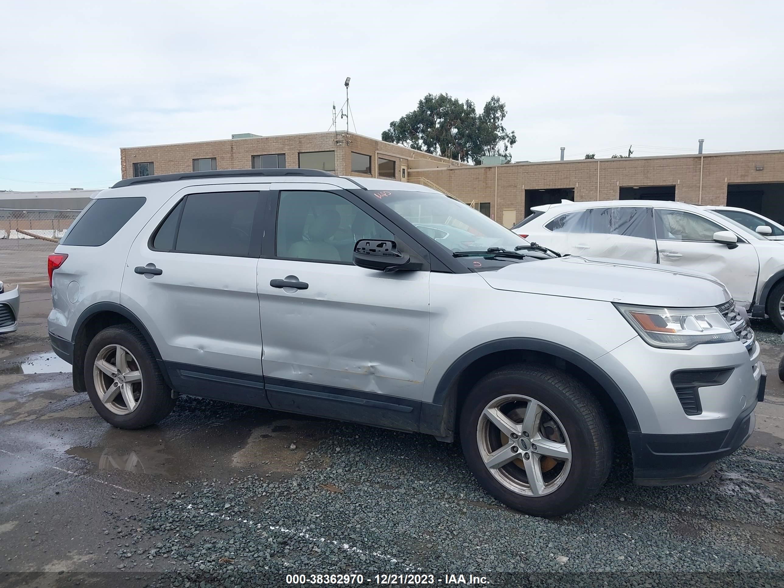 2018 Ford Explorer vin: 1FM5K8B84JGB64051