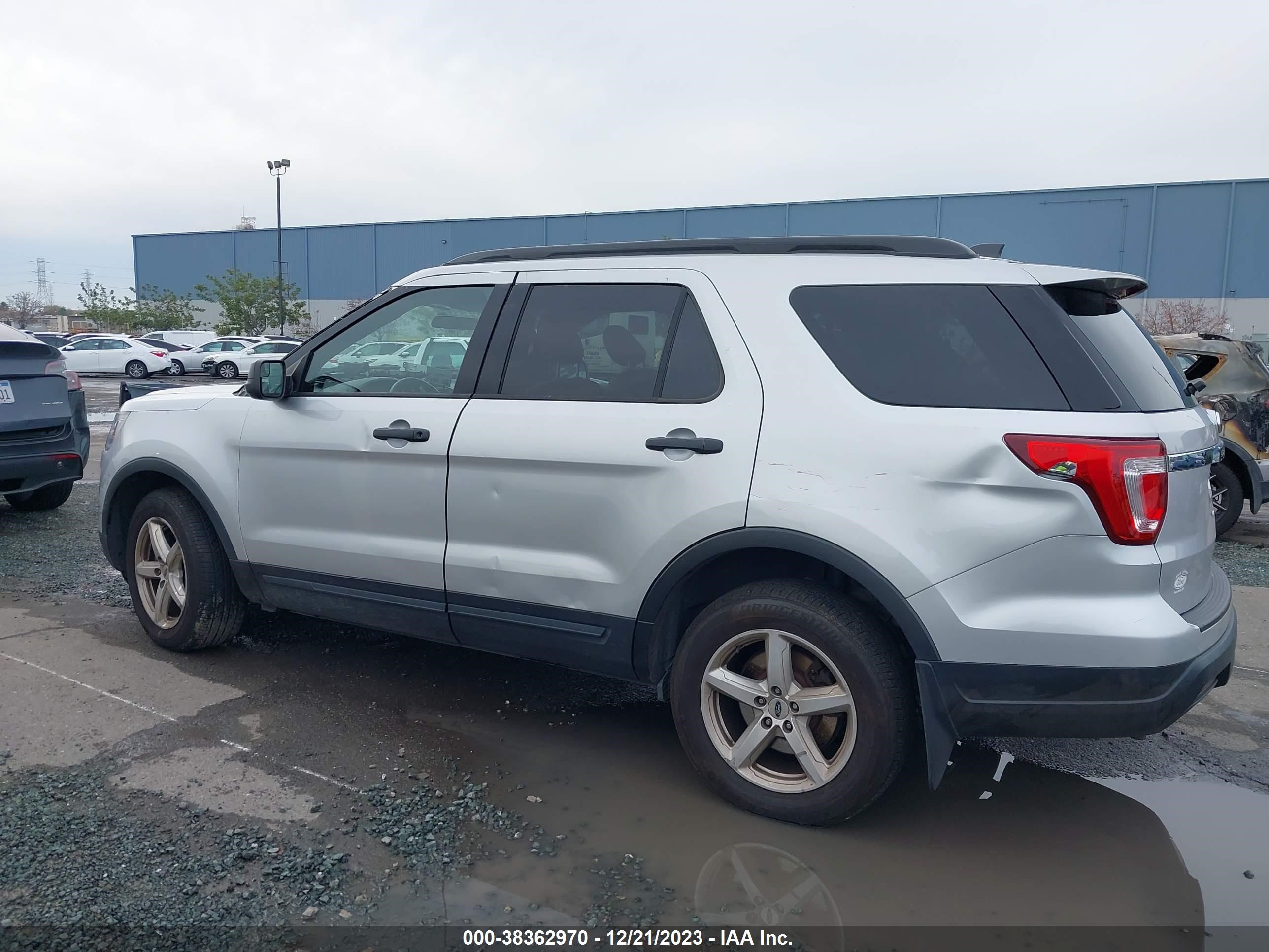 2018 Ford Explorer vin: 1FM5K8B84JGB64051