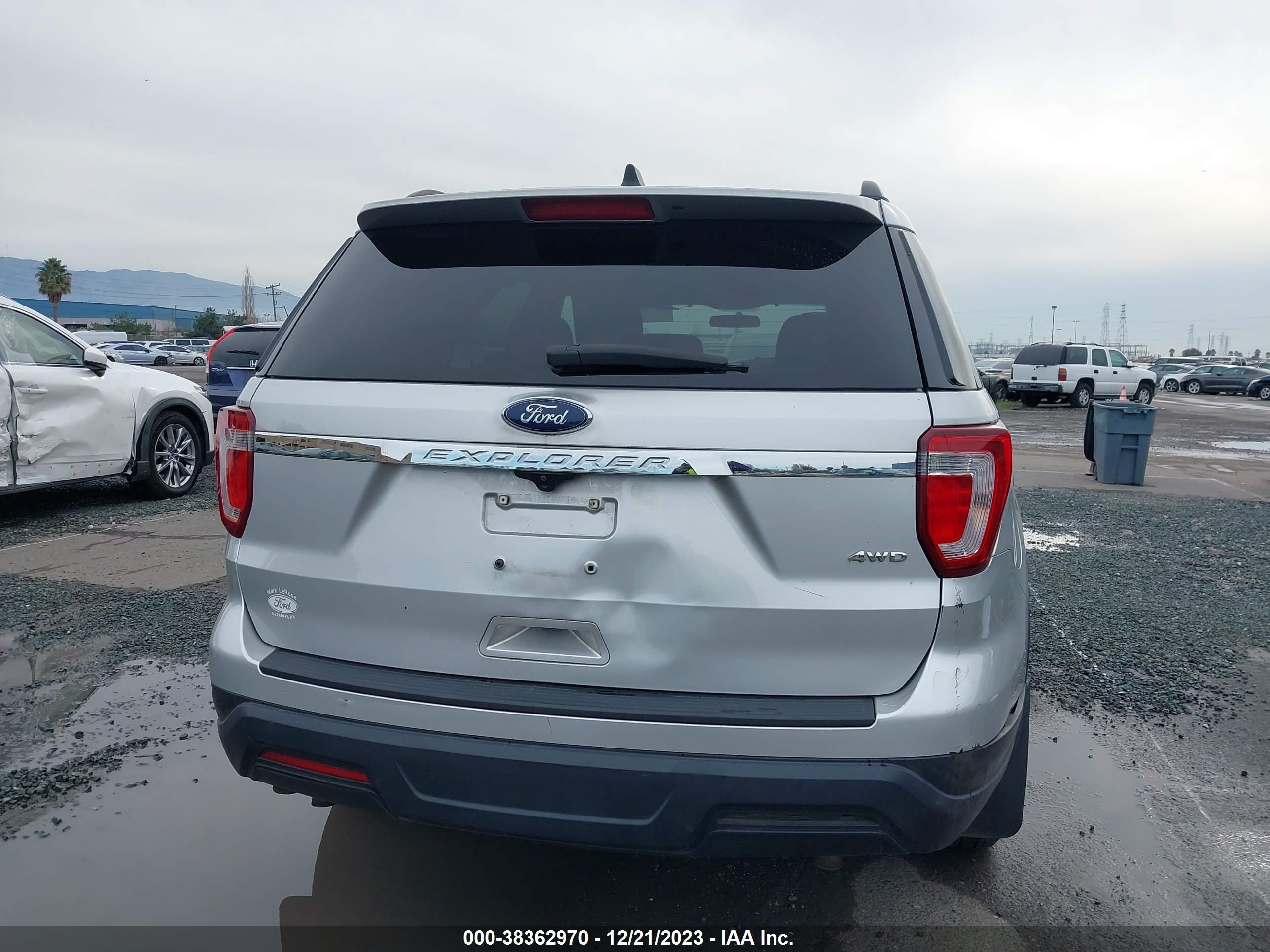 2018 Ford Explorer vin: 1FM5K8B84JGB64051