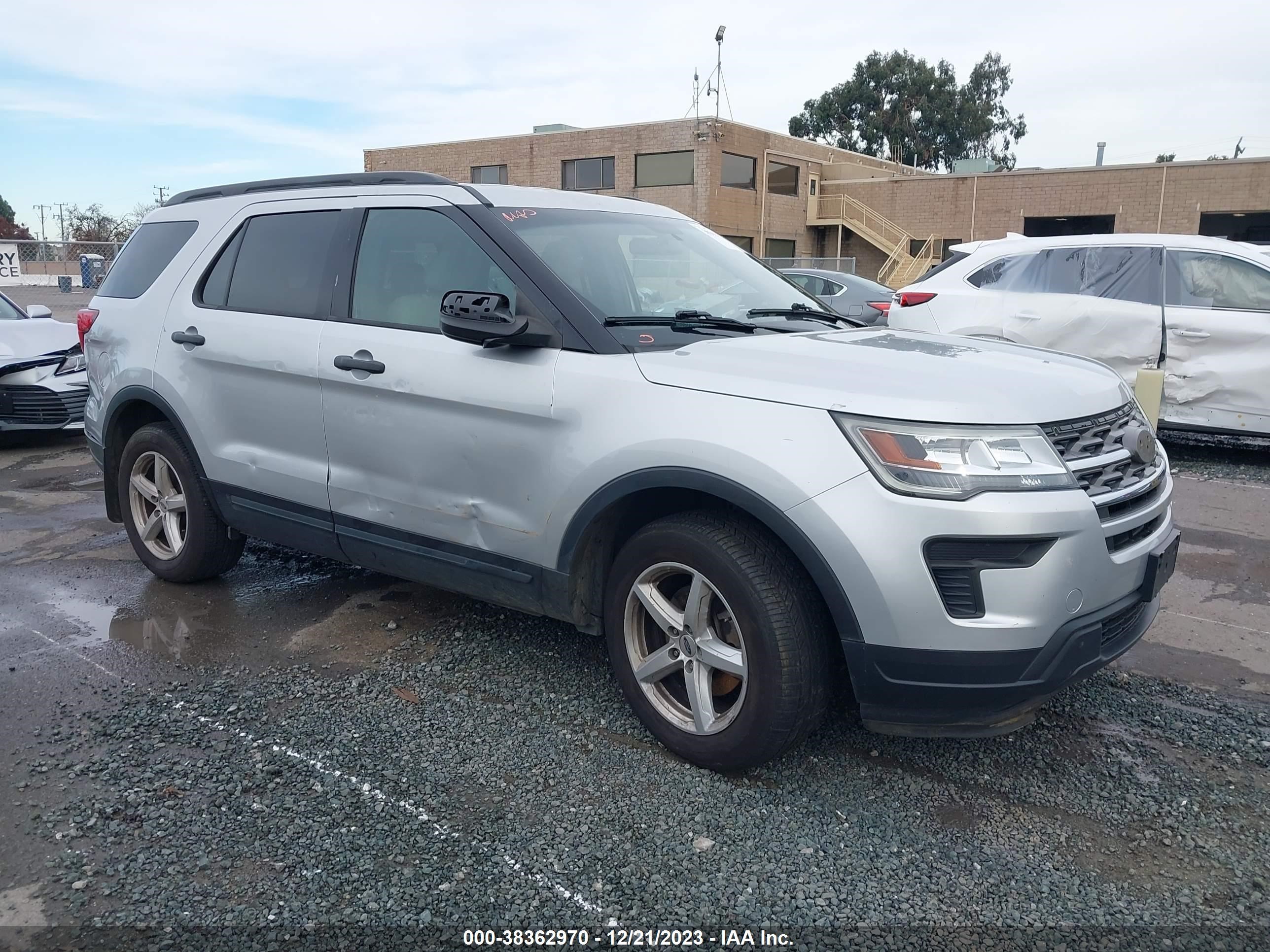 2018 Ford Explorer vin: 1FM5K8B84JGB64051