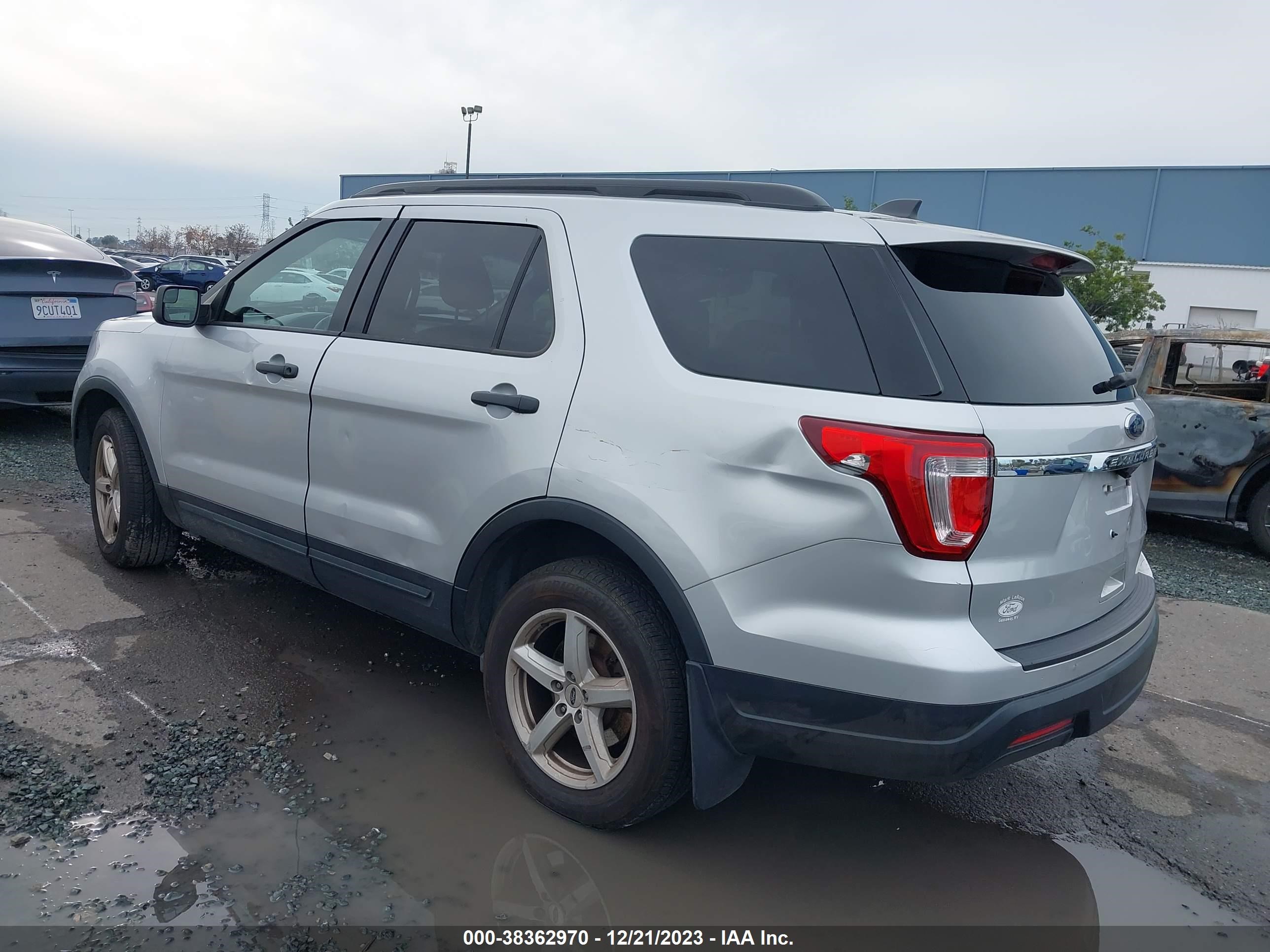 2018 Ford Explorer vin: 1FM5K8B84JGB64051