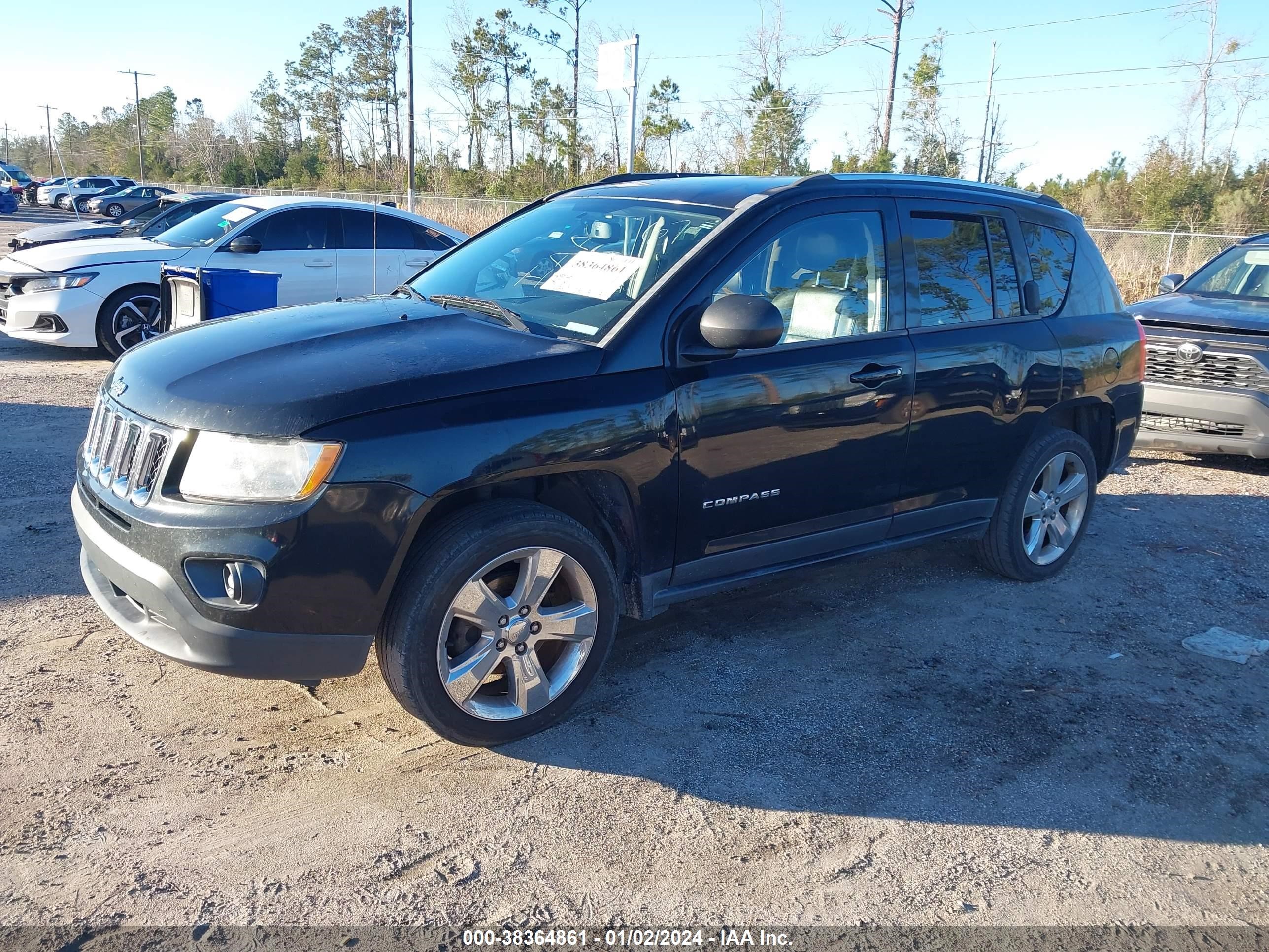 2013 Jeep Compass Latitude vin: 1C4NJCCB4DD282417