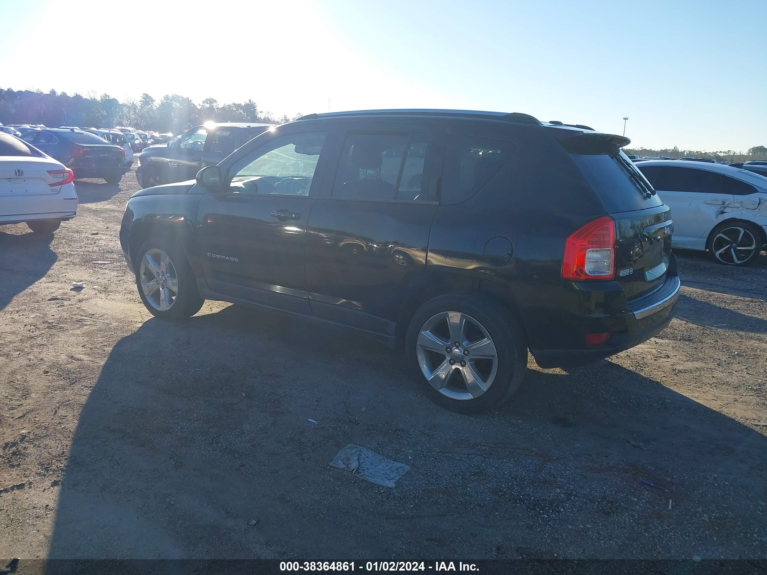 2013 Jeep Compass Latitude vin: 1C4NJCCB4DD282417