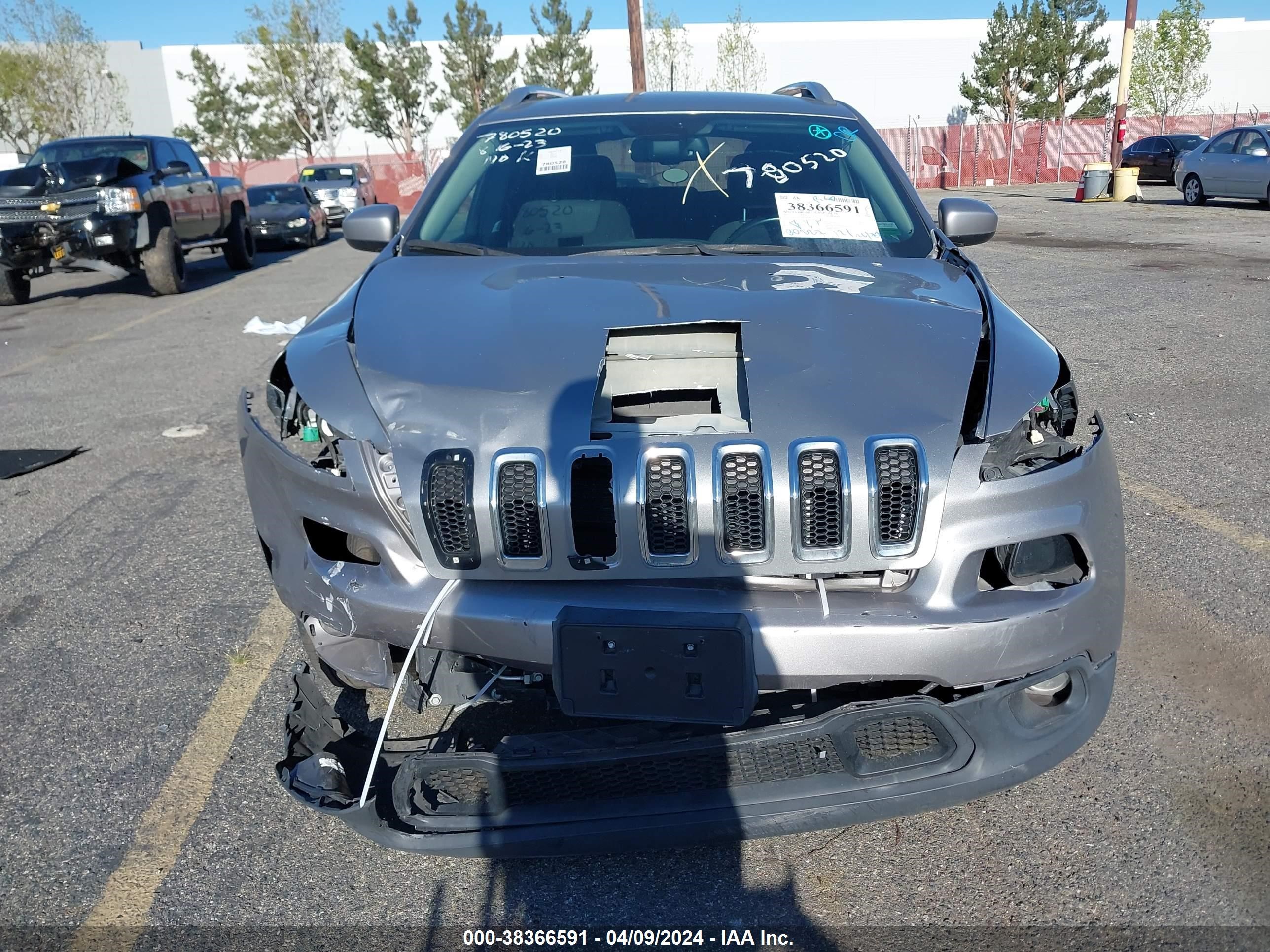 2017 Jeep Cherokee Latitude Fwd vin: 1C4PJLCB7HW560388