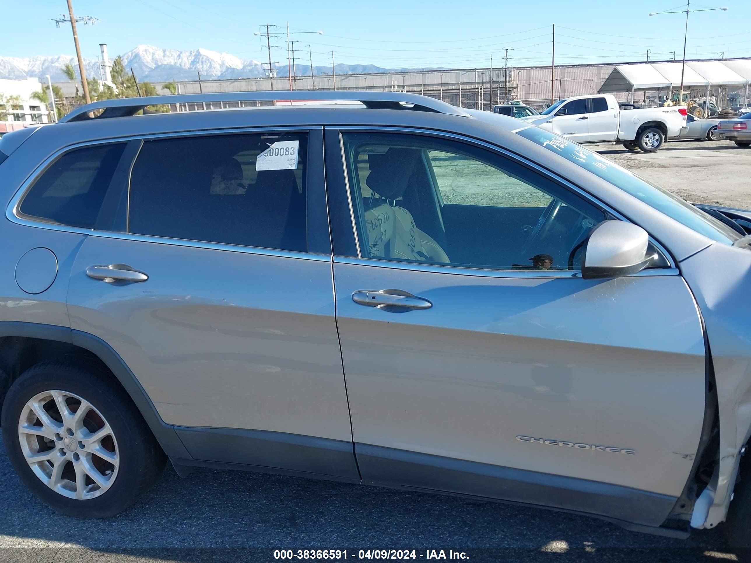 2017 Jeep Cherokee Latitude Fwd vin: 1C4PJLCB7HW560388