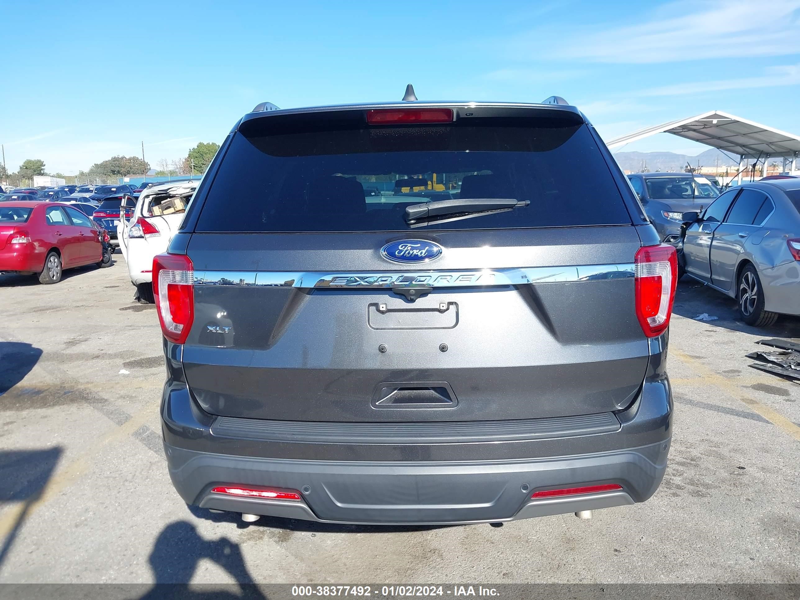 2019 Ford Explorer Xlt vin: 1FM5K7D82KGA07871