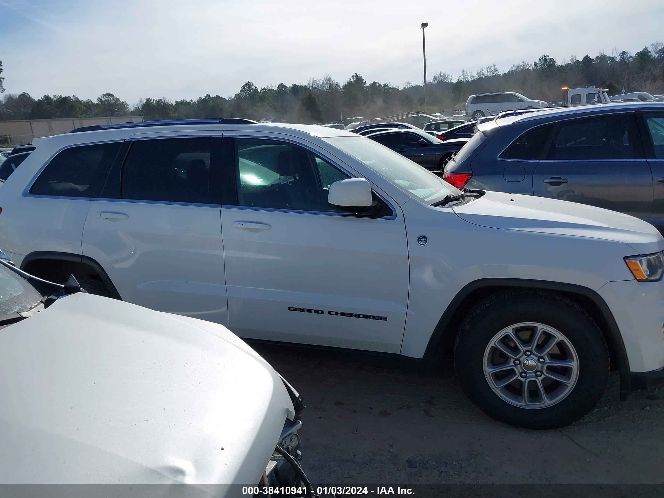 2018 Jeep Grand Cherokee Laredo E 4X4 vin: 1C4RJFAG5JC351277