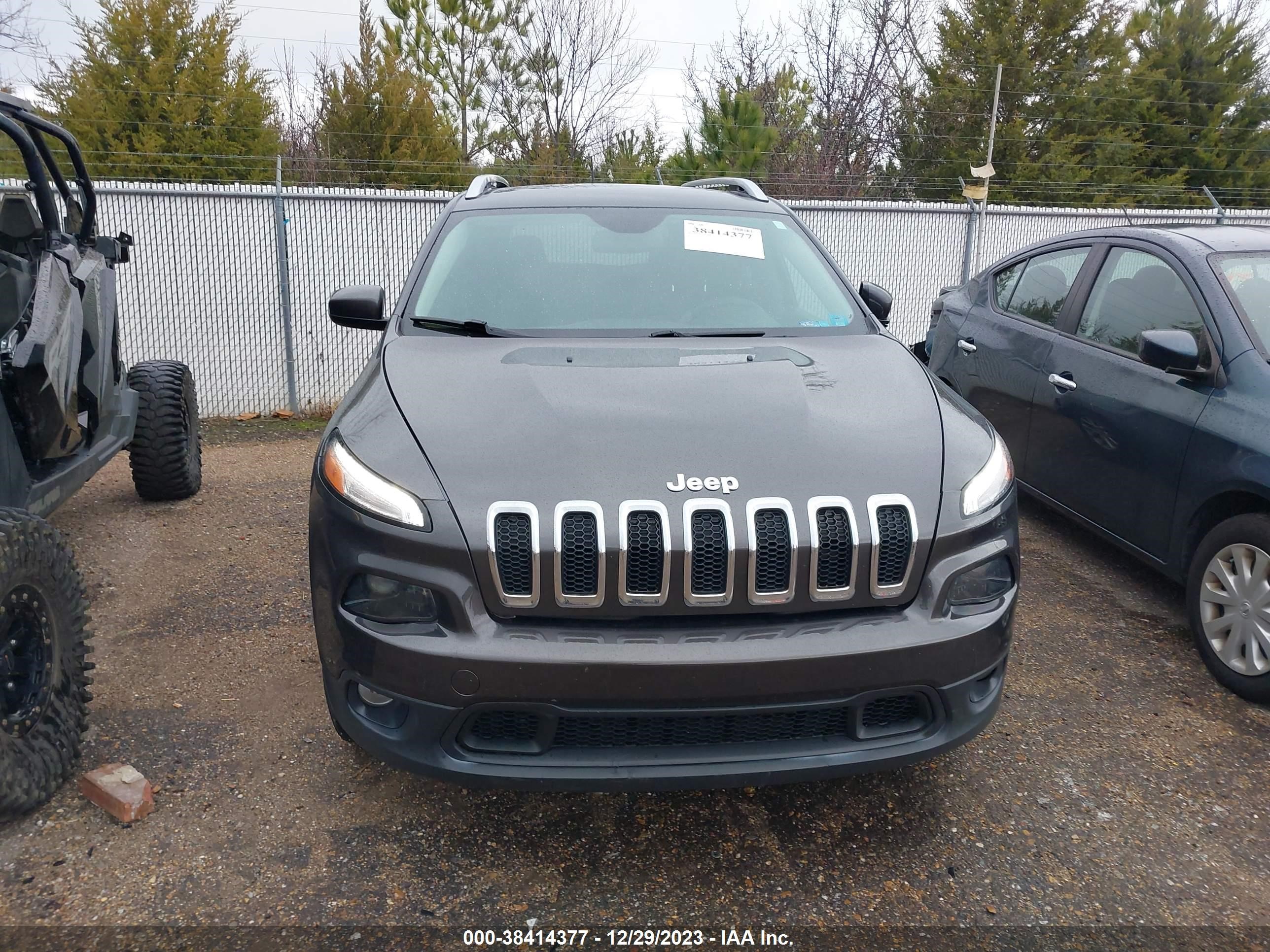 2017 Jeep Cherokee Latitude 4X4 vin: 1C4PJMCB7HW570814